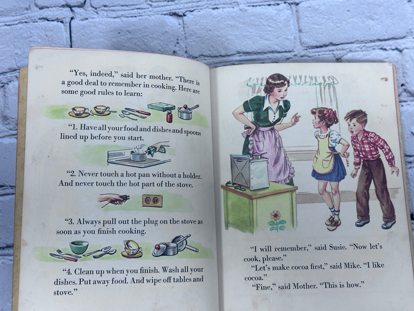 Susie's New Stove Little Chefs Cookbook [A Little Golden Book 1st Ed. · "A"· 1950]