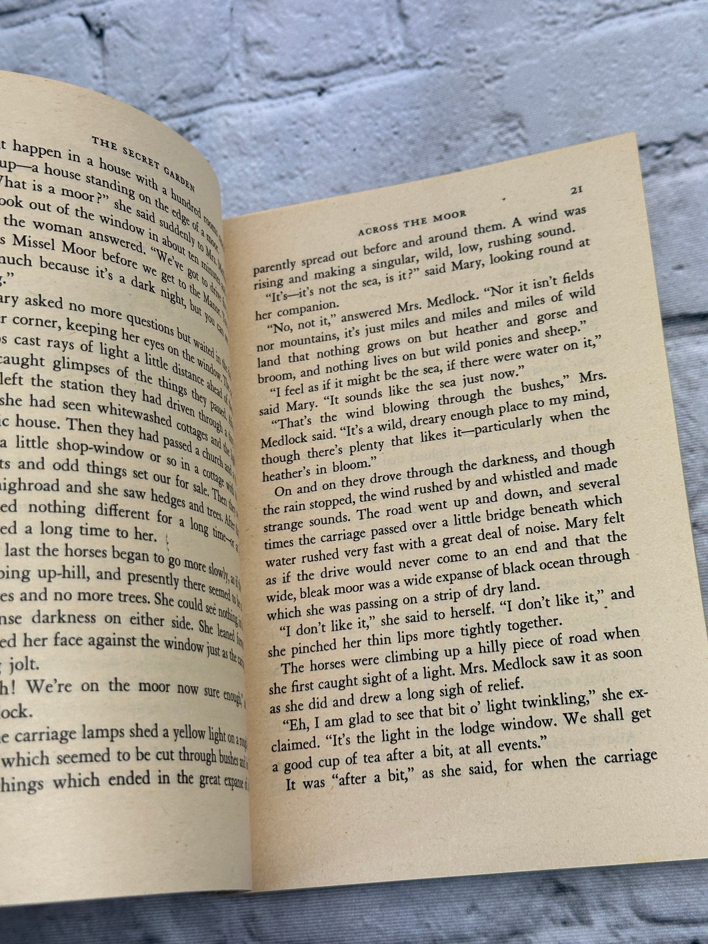 The Secret Garden By Frances Hodgson Burnett [1984 · Dell Yearling]