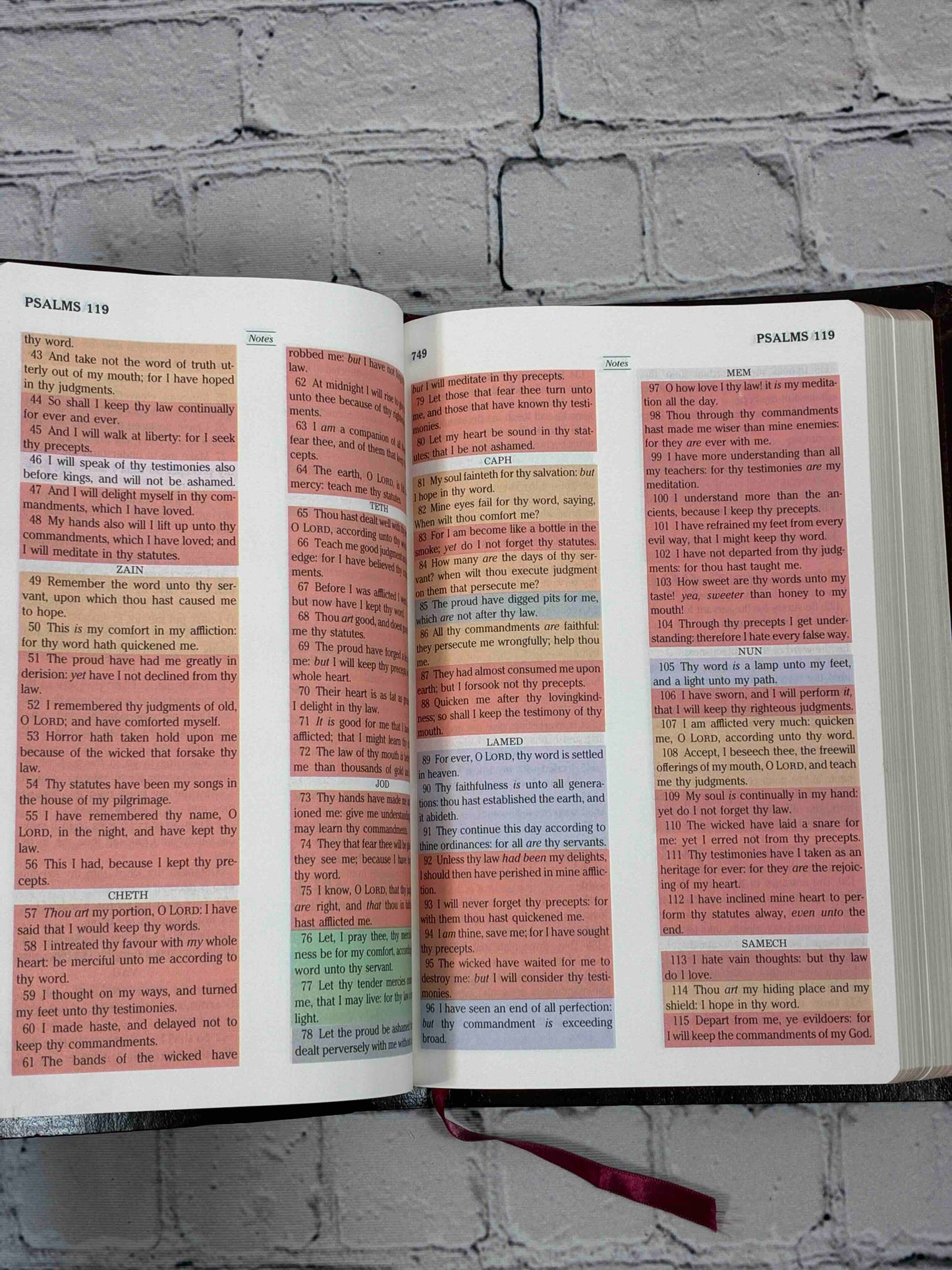 The Rainbow Study Bible: Holy Bible Containing the Old and New Testaments, King James Version
