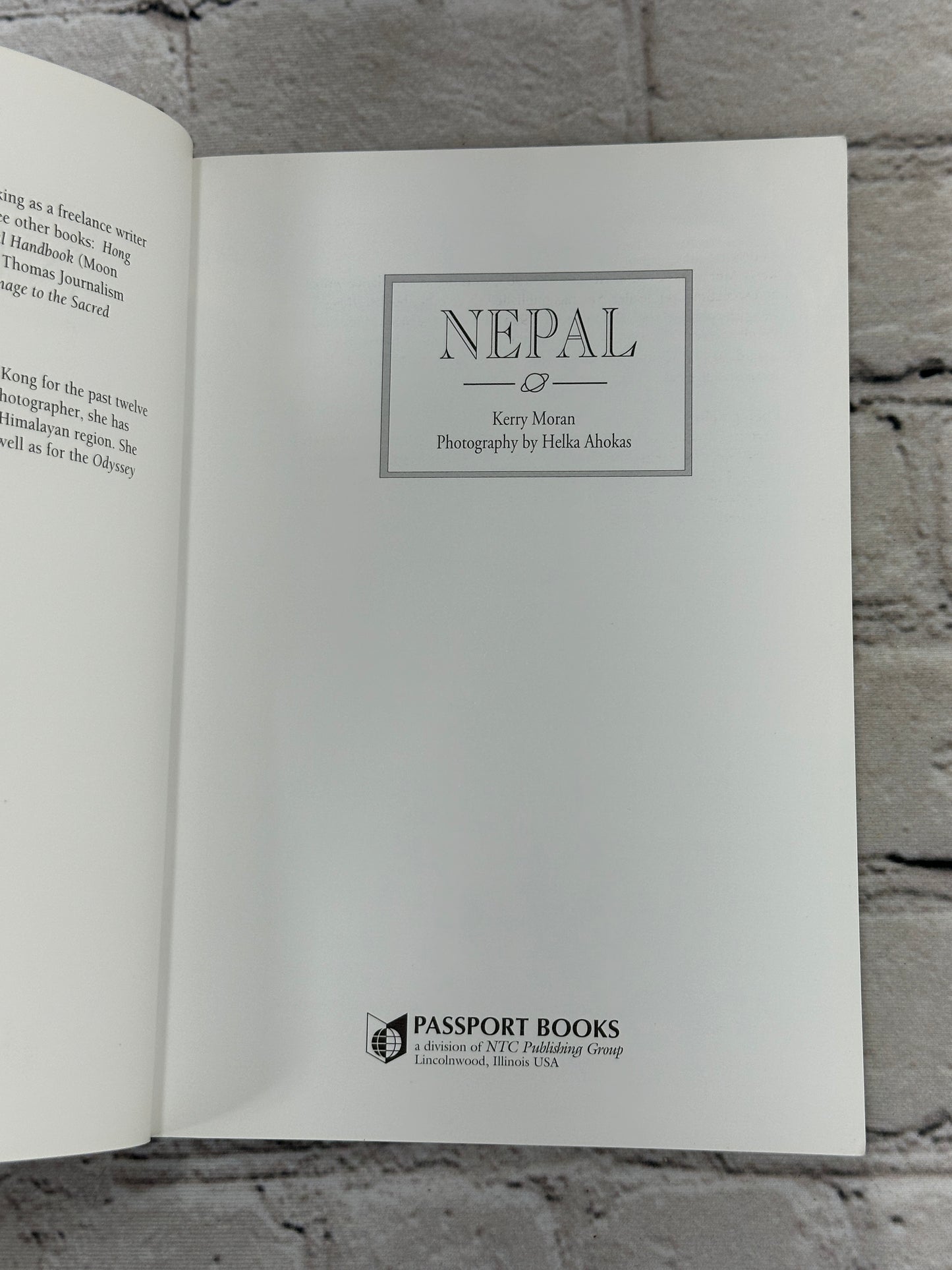 Nepal : The Mountain Kingdom Kerry Moran [1995 · Passport Books]