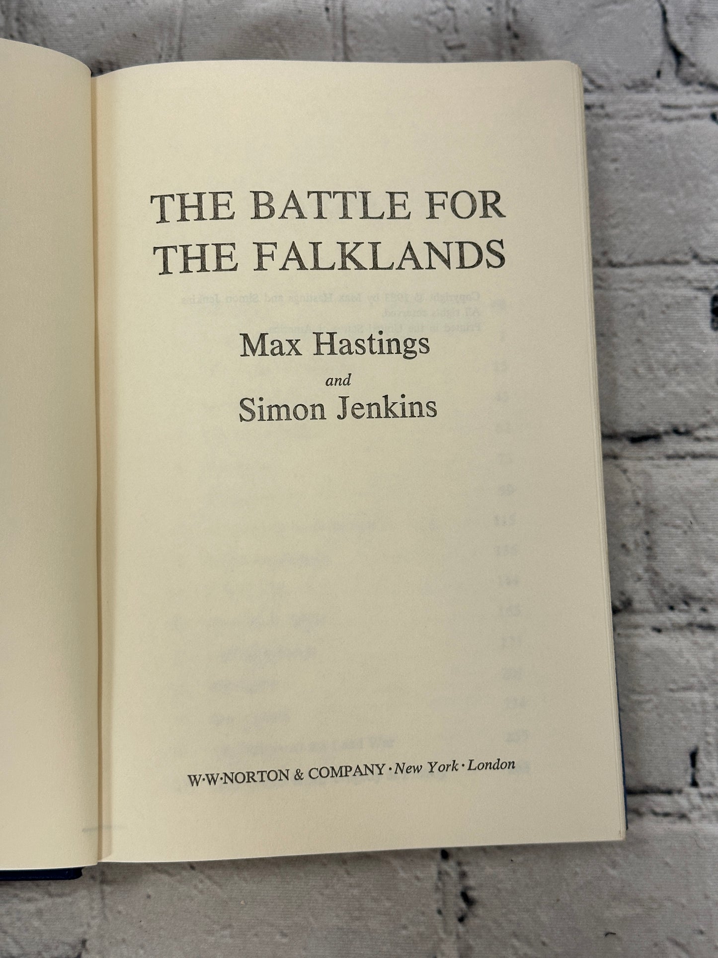 The Battle for the Falklands by Simon Jenkins, Max Hastings [1983 · Book Club Ed]