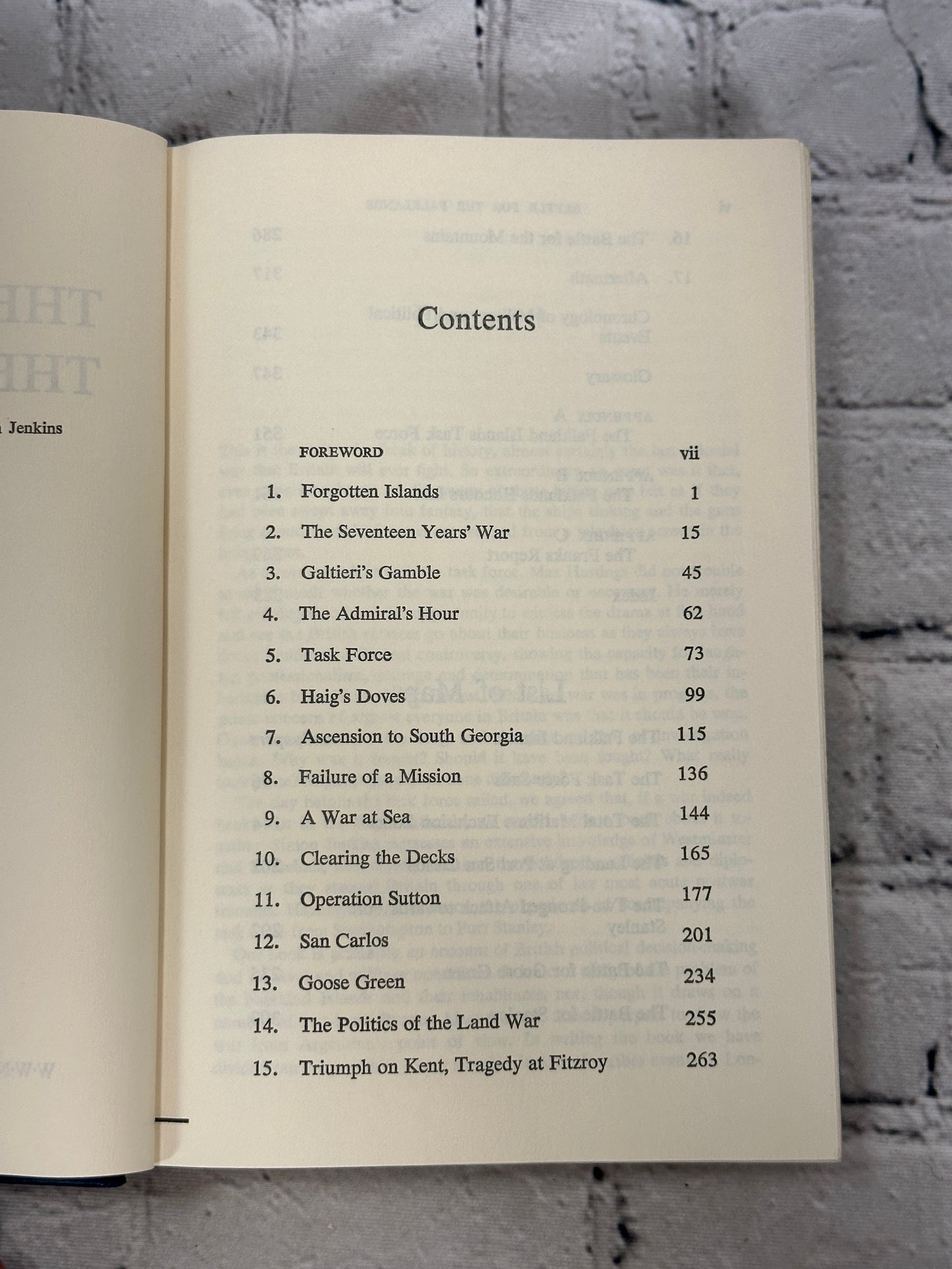 The Battle for the Falklands by Simon Jenkins, Max Hastings [1983 · Book Club Ed]