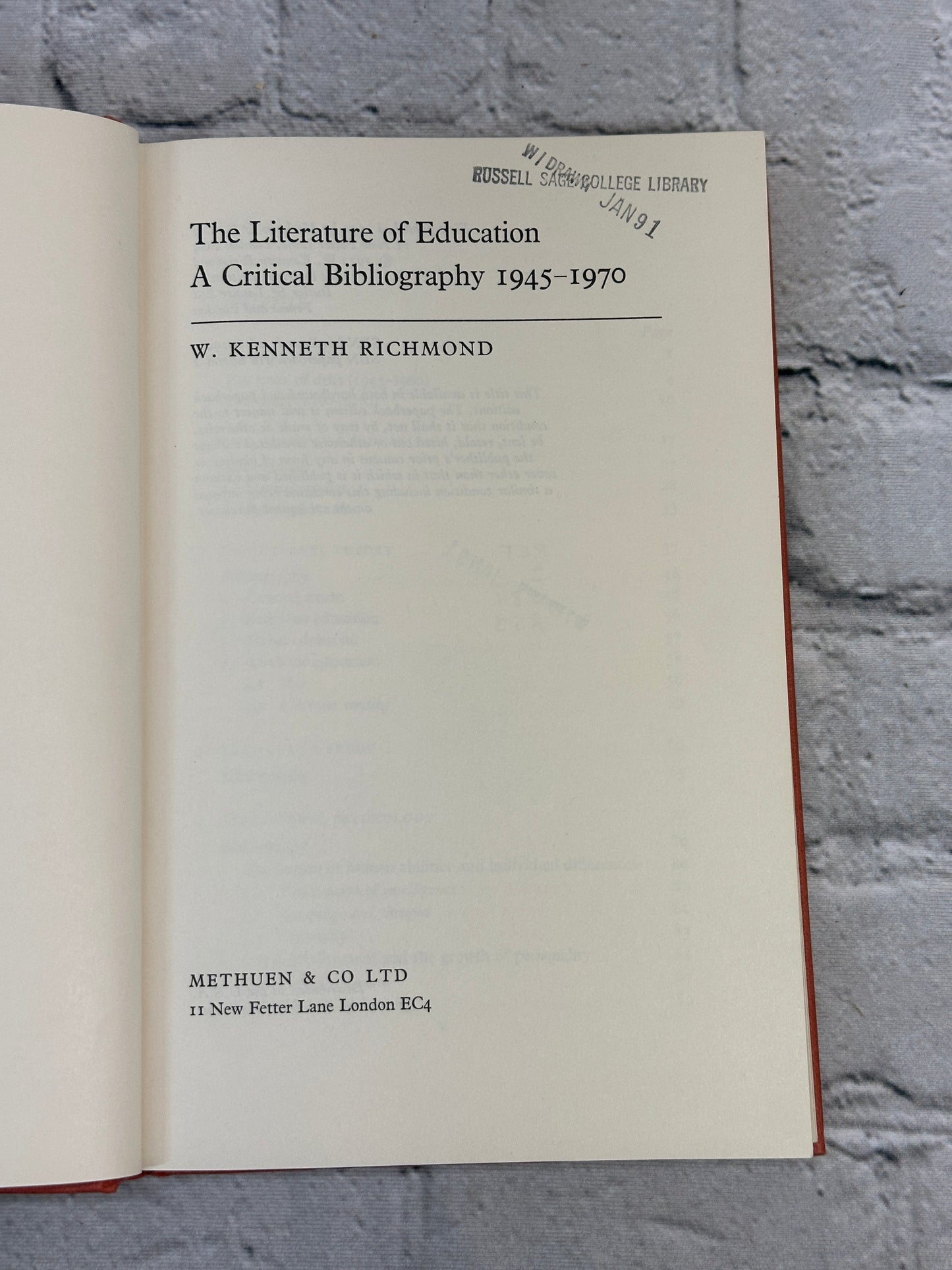 The Literature of Education: A Critical Bibliography by W. Kenneth Richmond