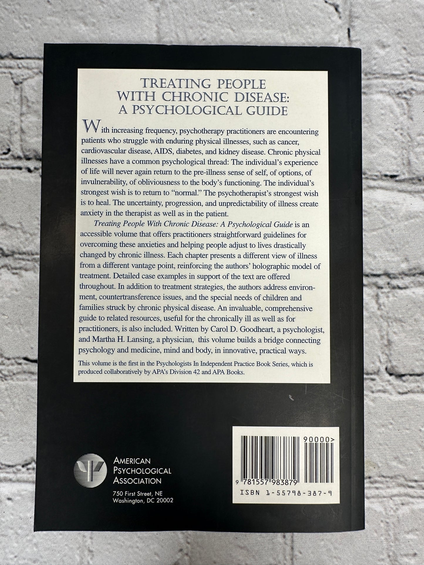 Treating People with Chronic Disease: A Psychological..by Goodheart [1997]