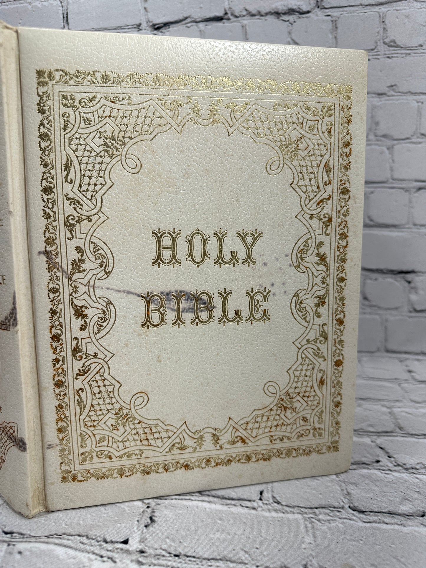 Holy Bible Family Record and Library Reference Edition