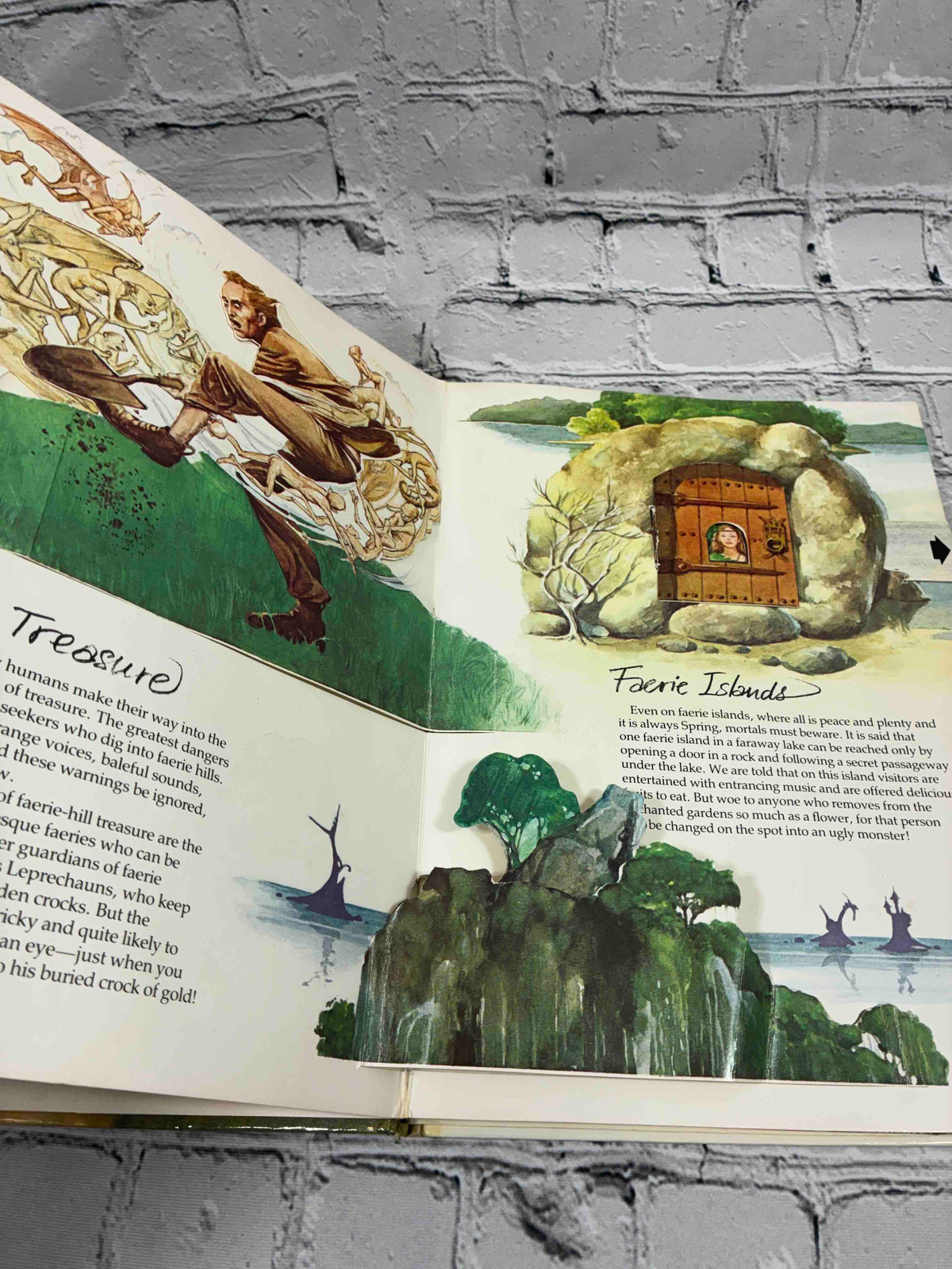 The Faeries Pop-up Book by Brian Froud and Alan Lee, Kestrel Books - treasure and Faerie Islands pages