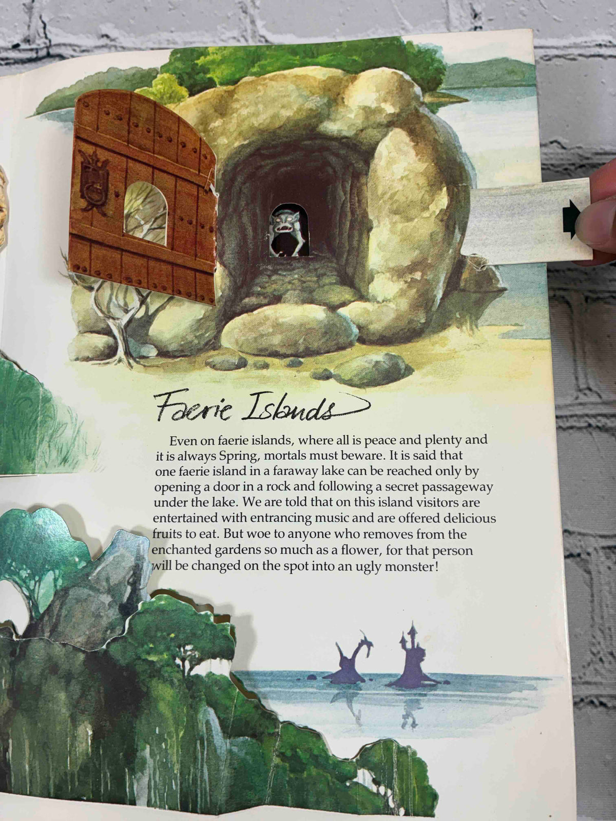 The Faeries Pop-up Book by Brian Froud and Alan Lee, Kestrel Books - Faerie Islands pull-tab door