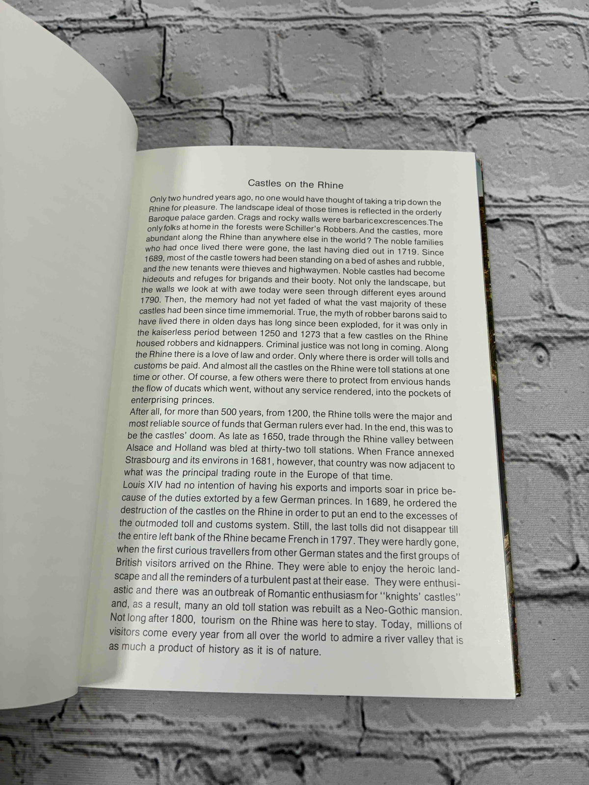 Castles on the Rhine between Mainz and Cologne by Eugen Hollerbach, Rahmel-Verlag paperback - introduction