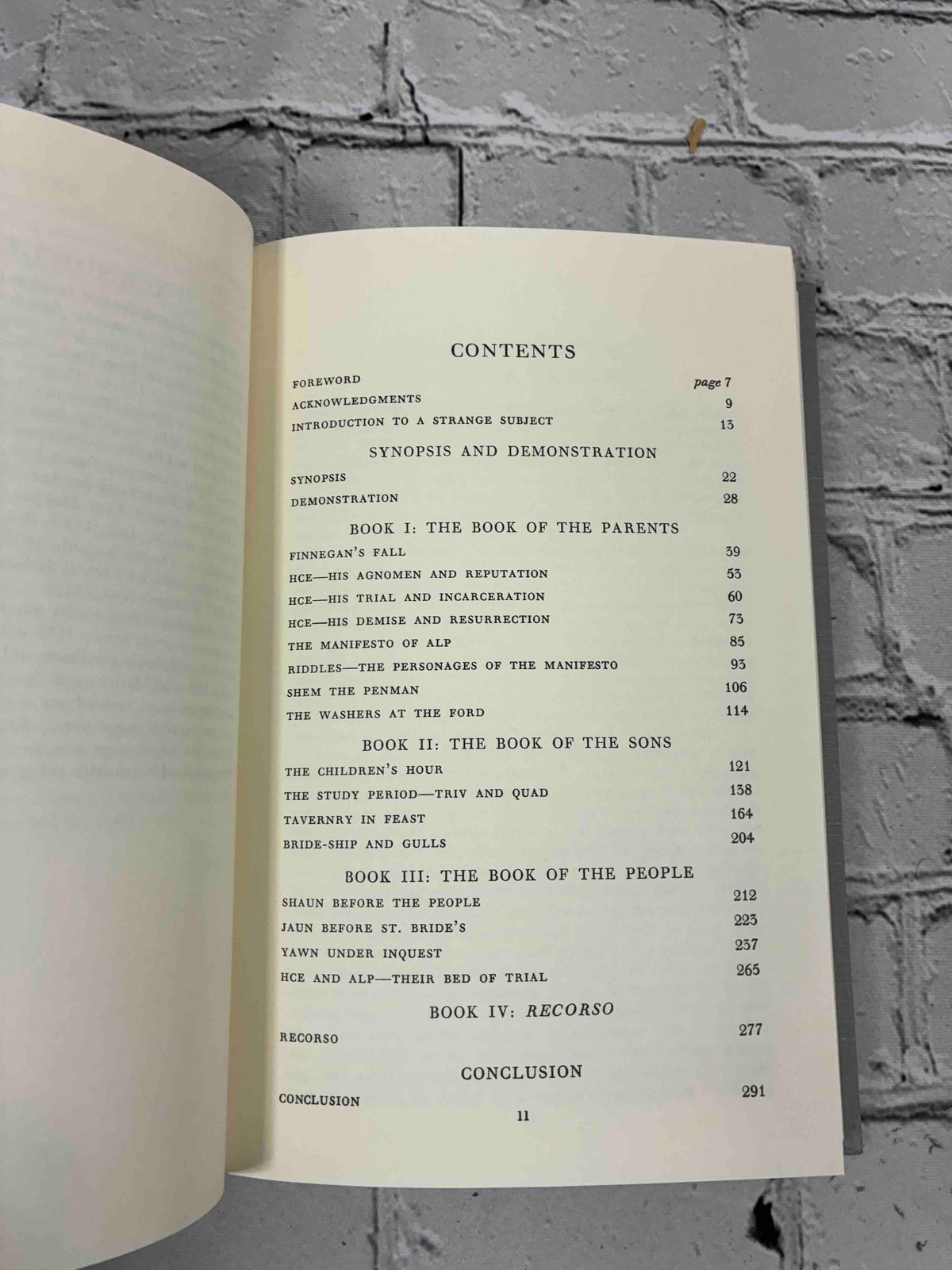 A Skeleton Key to Finnegans Wake by Joseph Campbell and Henry Morton Robinson, 1976 Buccaneer Books hardcover - contents