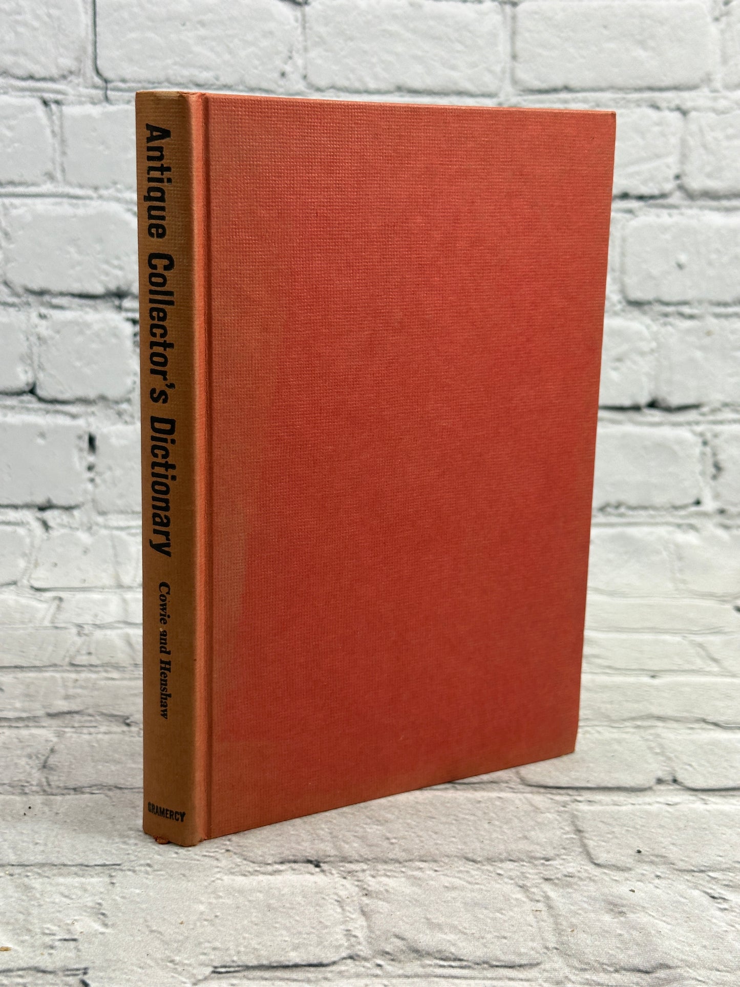 Antique Collector's Dictionary by Donald Cowie & Keith Henshaw [1972]