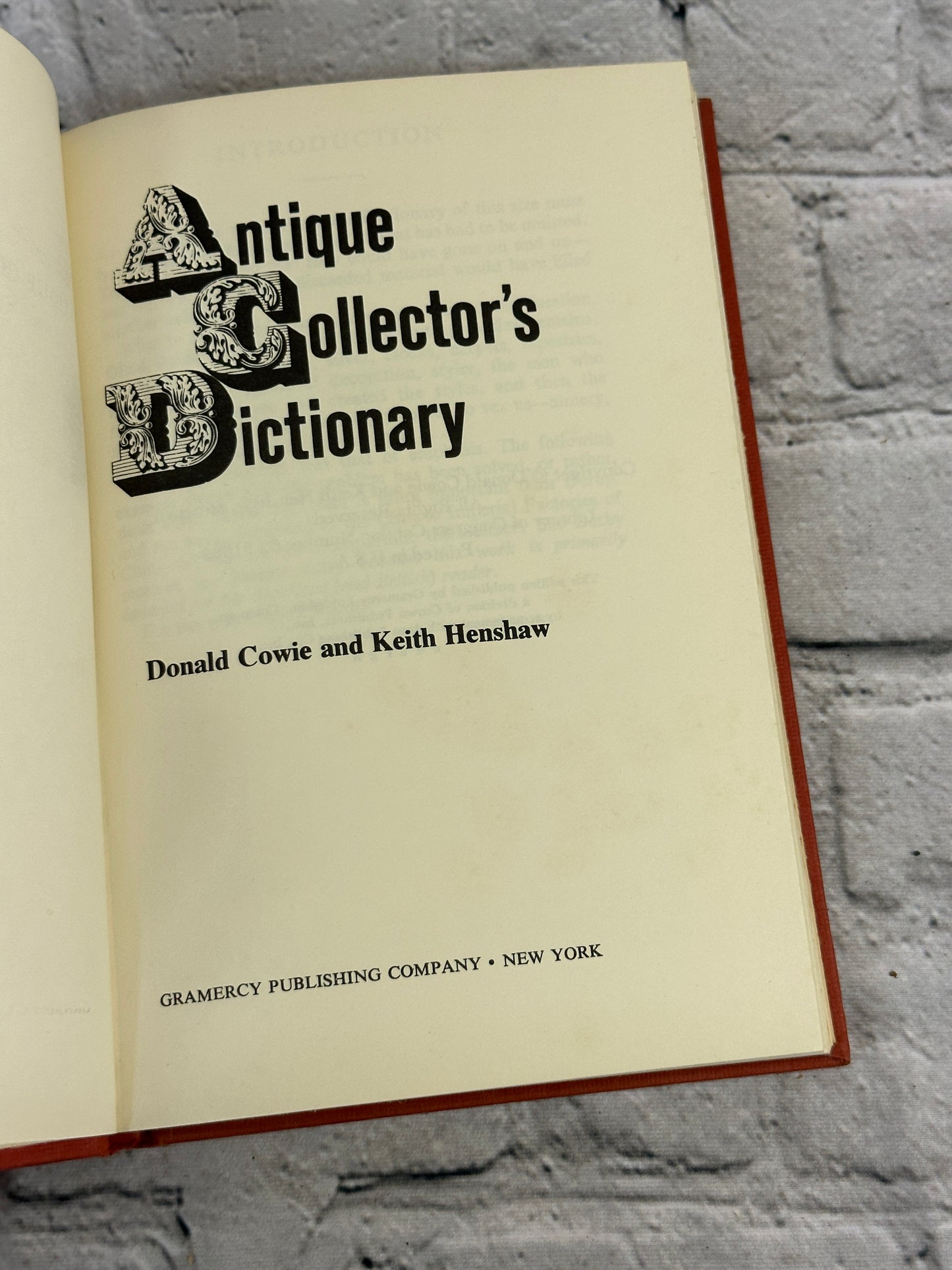 Antique Collector's Dictionary by Donald Cowie & Keith Henshaw [1972]