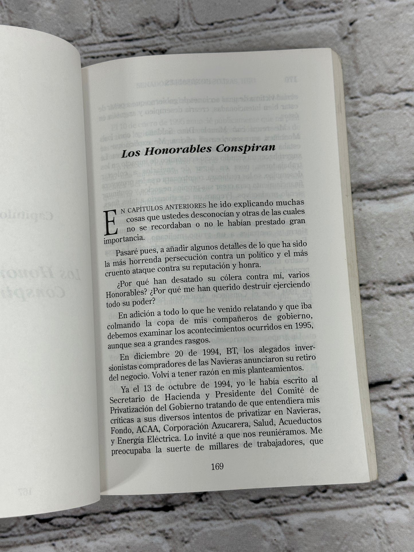 Los Honorables By Nicolas Nogueras [Puerto Rico · 1st Edition · 1995]