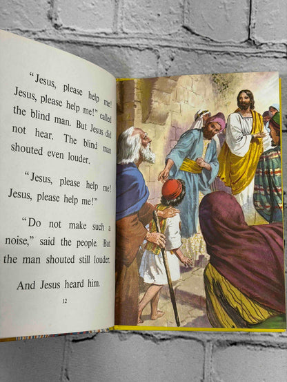 Lot of 8 vintage Ladybird books - Stories about Jesus the Helper illustrated page