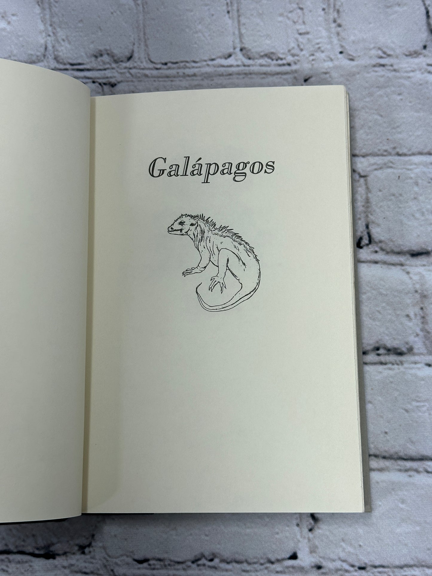 Galapagos by Kurt Vonnegut [First Edition · 1985]