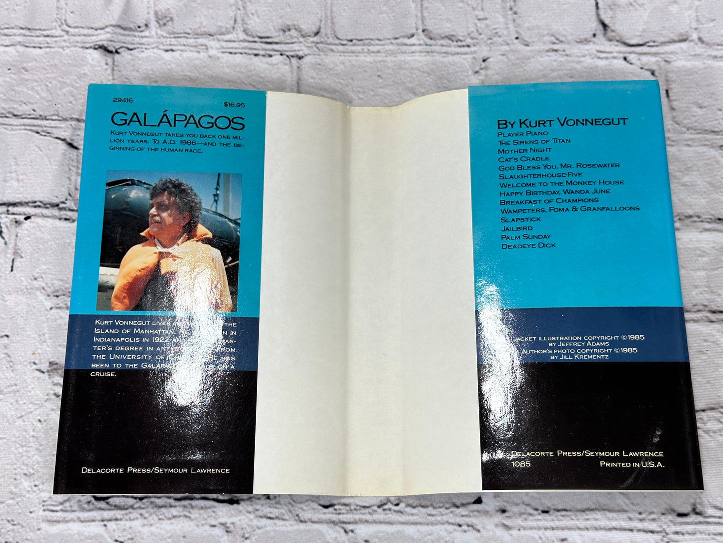 Galapagos by Kurt Vonnegut [First Edition · 1985]