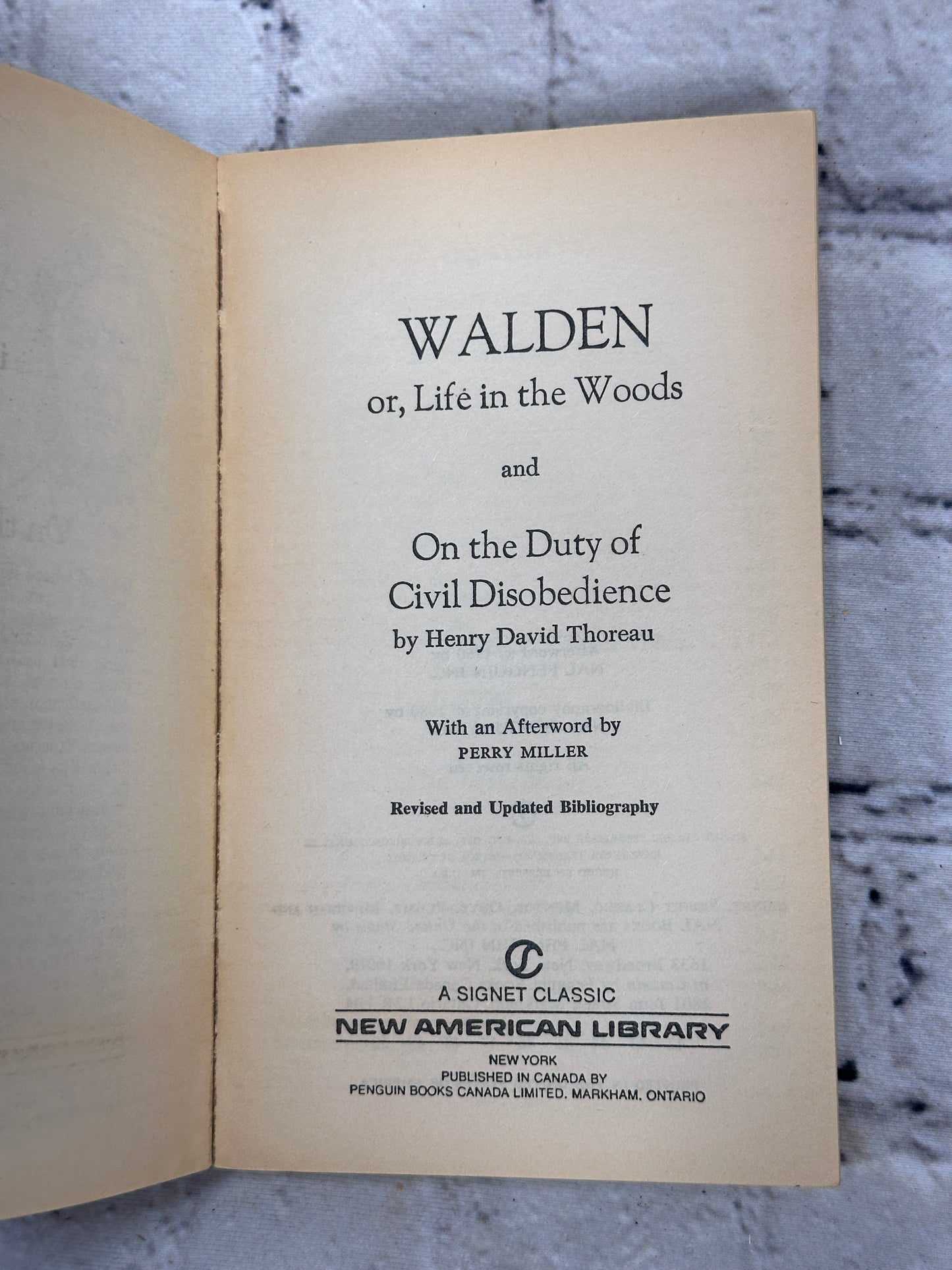 Walden Civil Disobedience By Henry David Thoreau [Signet Classic · 1980]