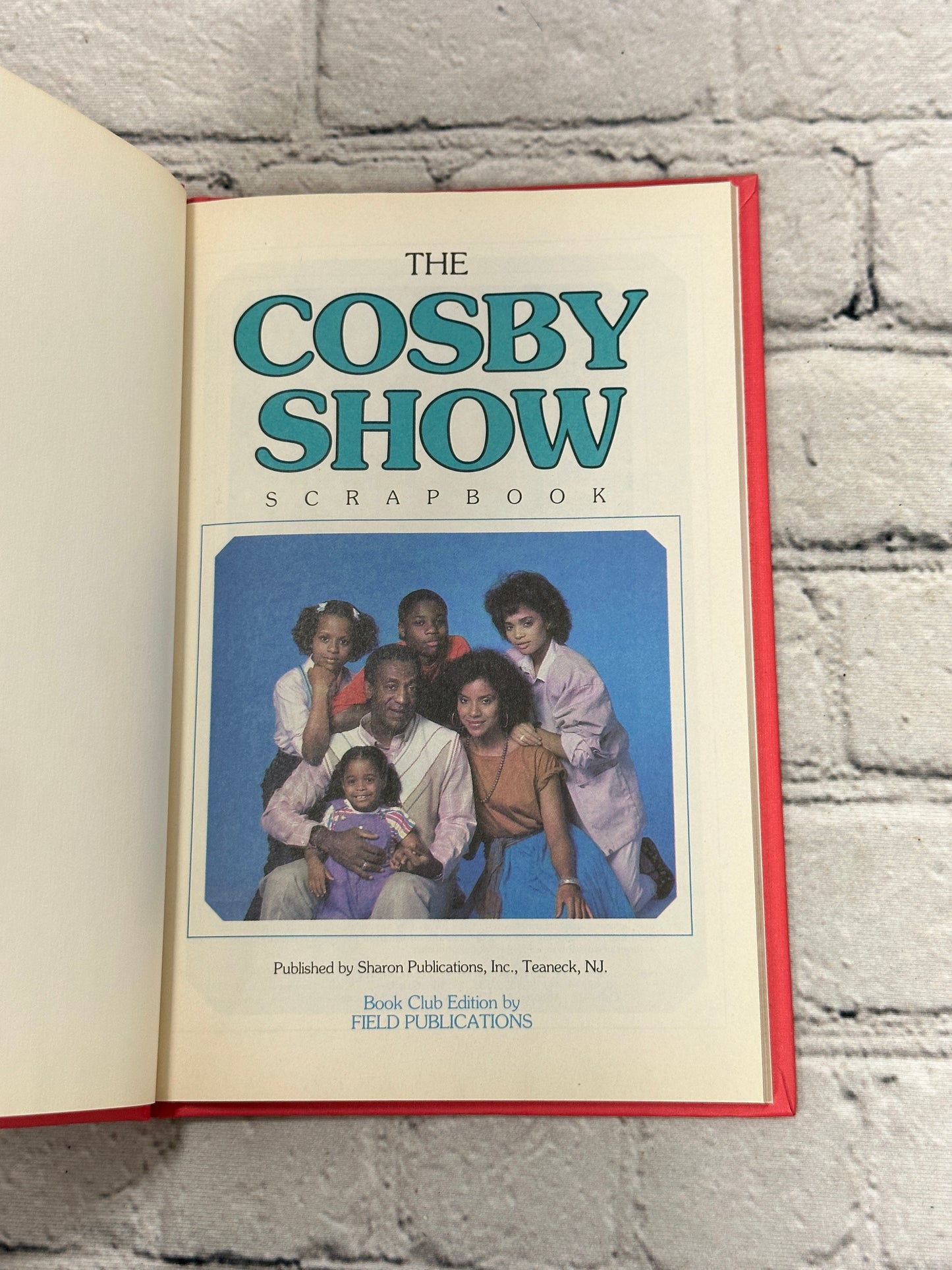 The Cosby Show Scrapbook [Weekly Reader Book · 1986]