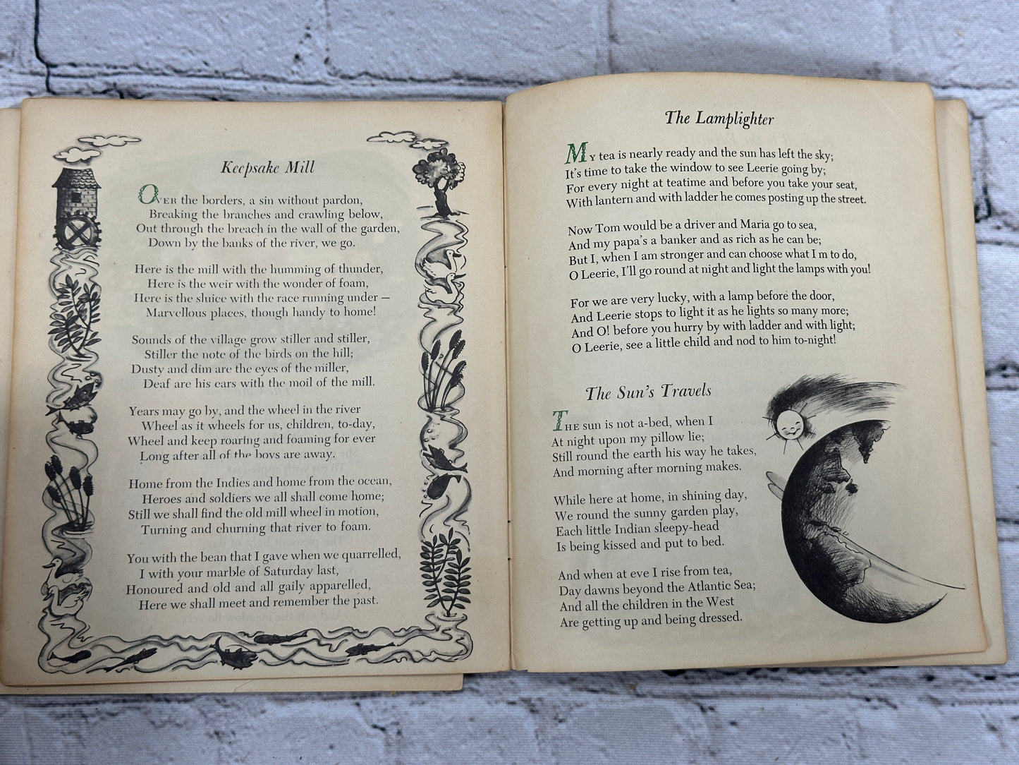 A Childs Garden Of Verses by Robert L. Stevenson [Lamplighter Series · 1945]