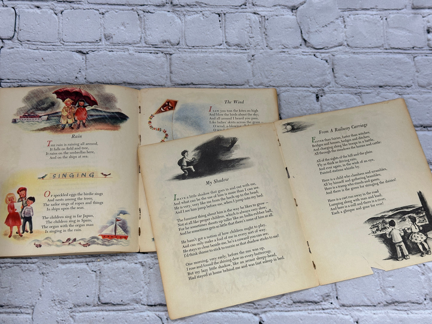 A Childs Garden Of Verses by Robert L. Stevenson [Lamplighter Series · 1945]