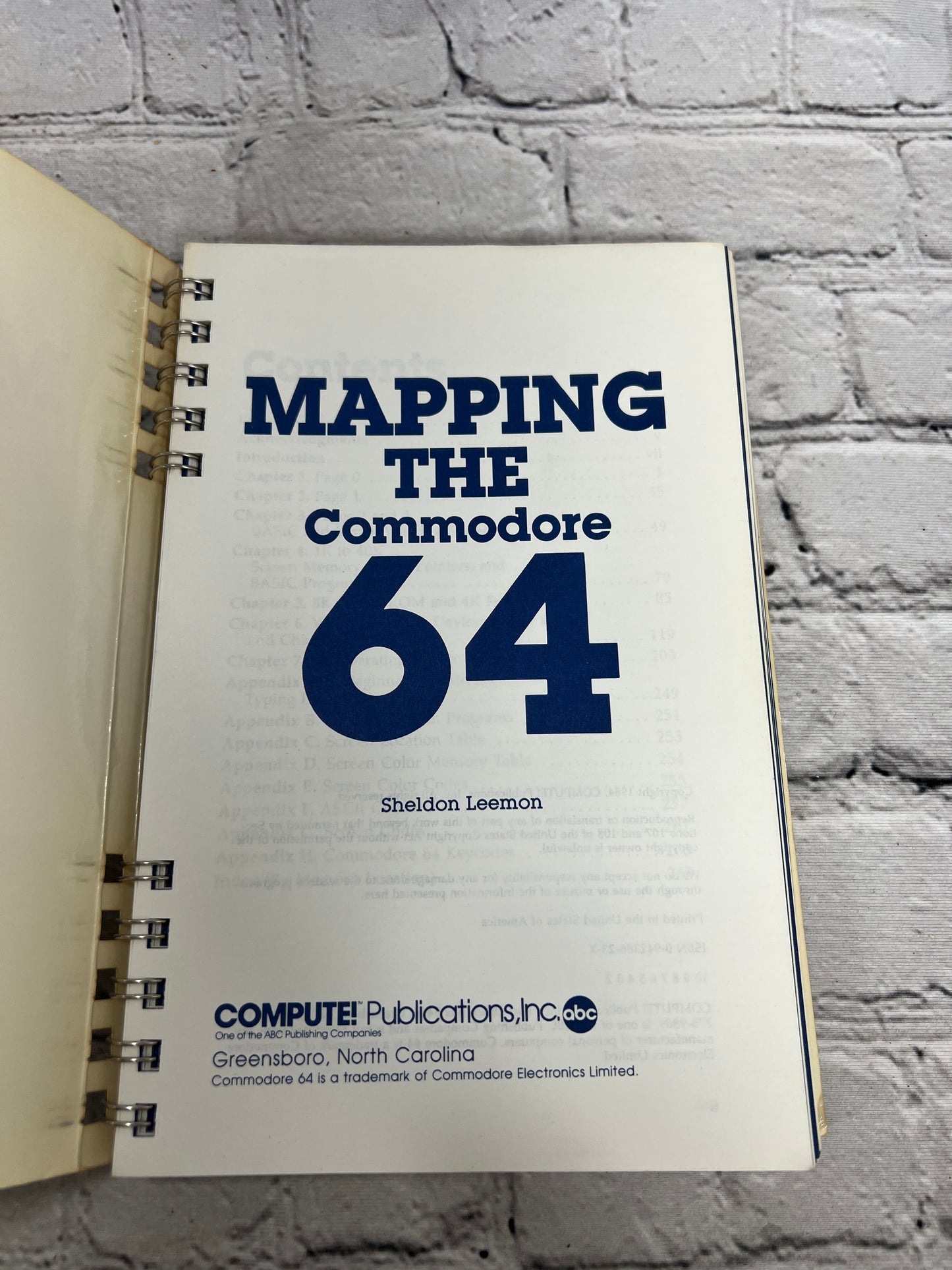 Mapping the Commodore 64. Book/Manual By Sheldon Leemon [2nd Print · 1984]