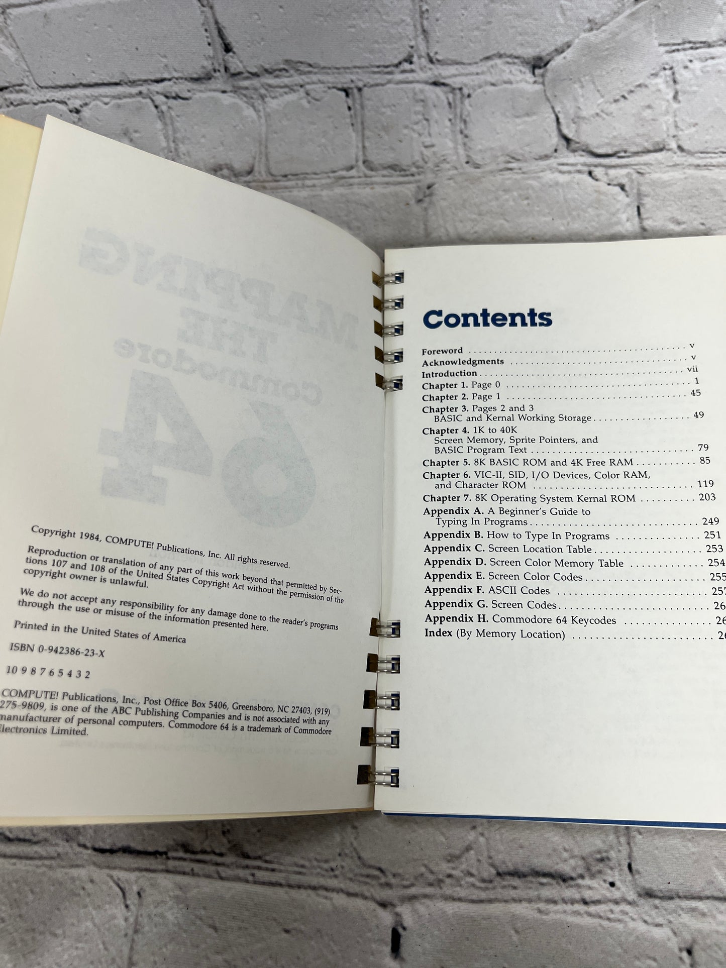 Mapping the Commodore 64. Book/Manual By Sheldon Leemon [2nd Print · 1984]