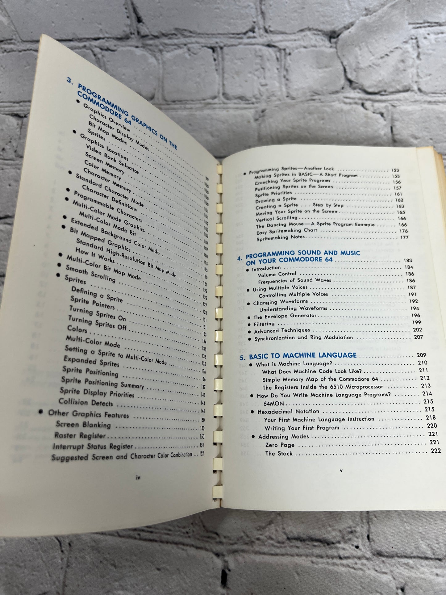 Commodore 64 Programmers Reference Guide [1st Ed. · 1984]