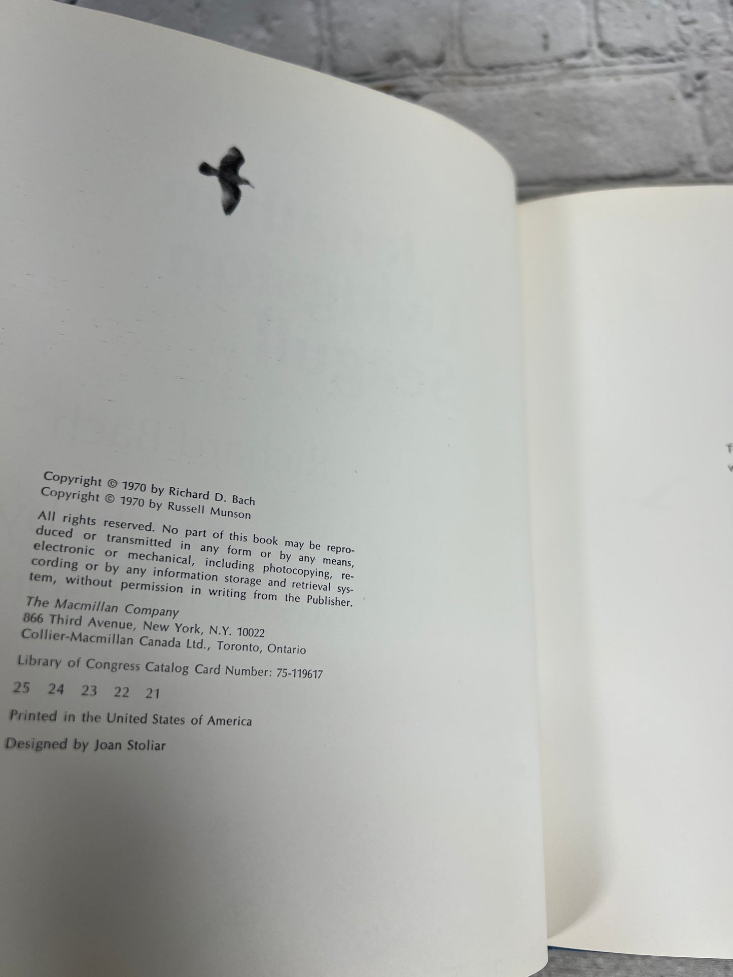 Jonathan Livingston Seagull By Richard Bach [1970]