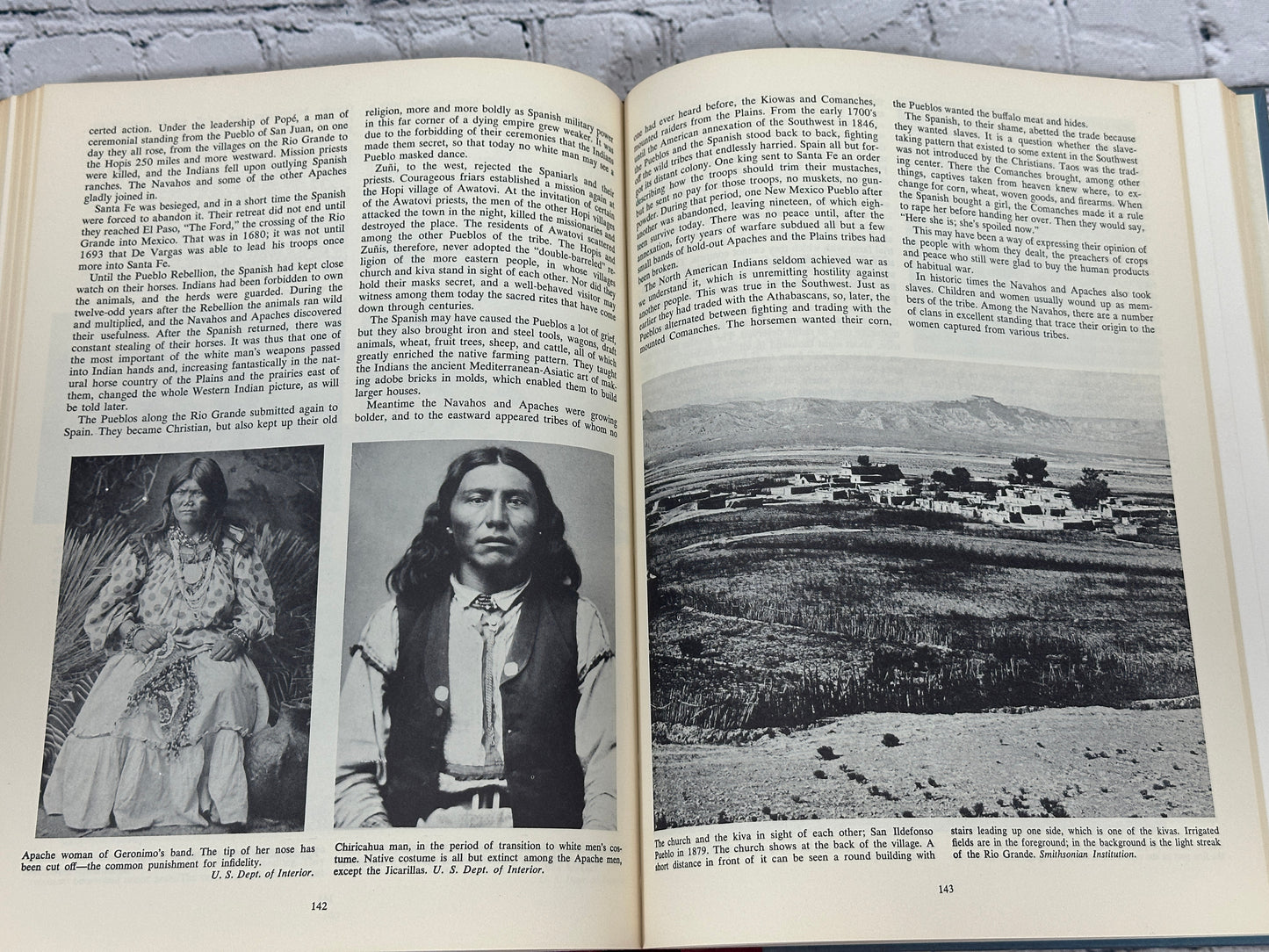 A Pictorial History of the American Indian by Oliver La Farge [1959]