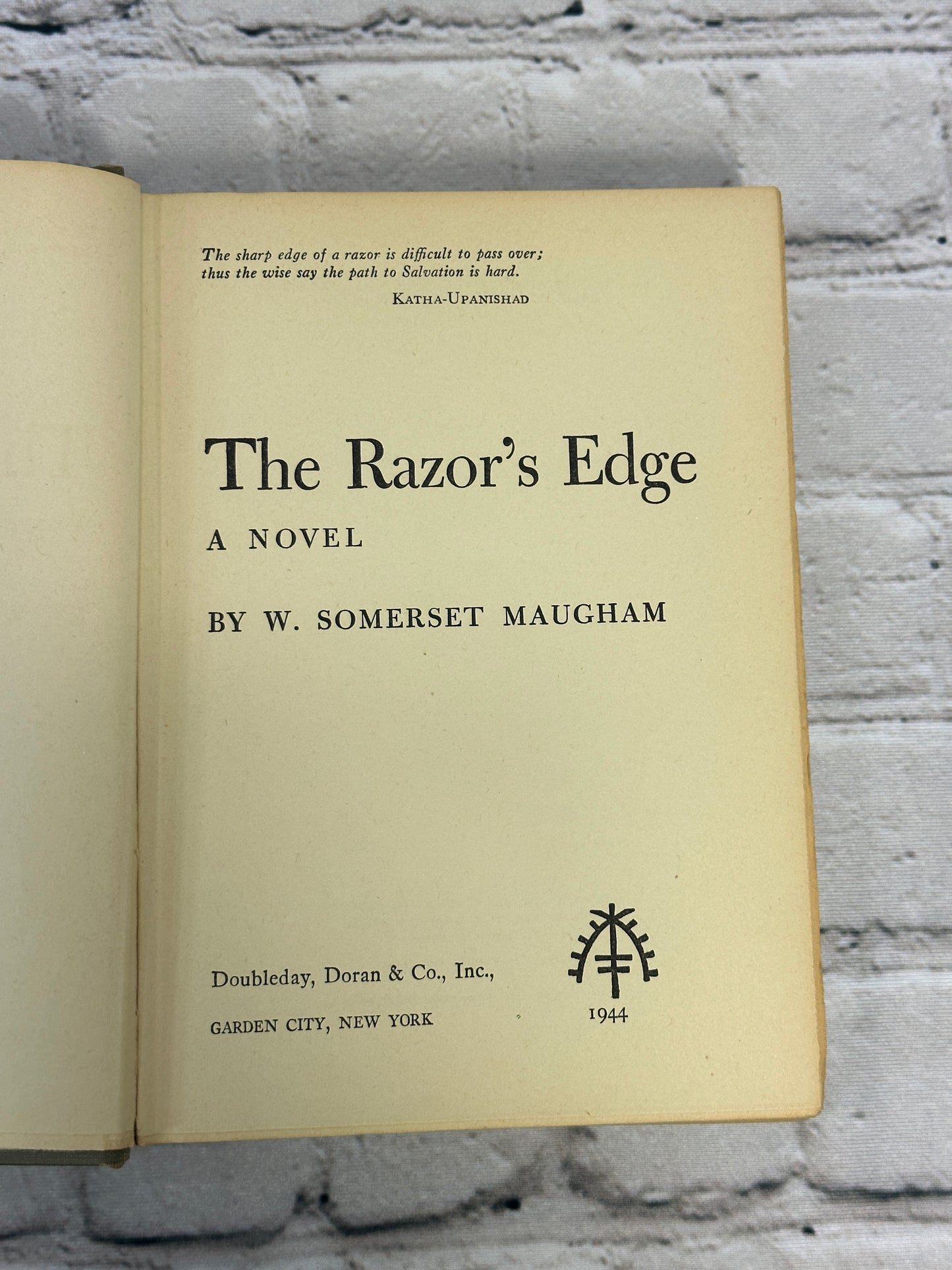 The Razor's Edge by W. Somerset Maugham [1944 · Book Club Edition]