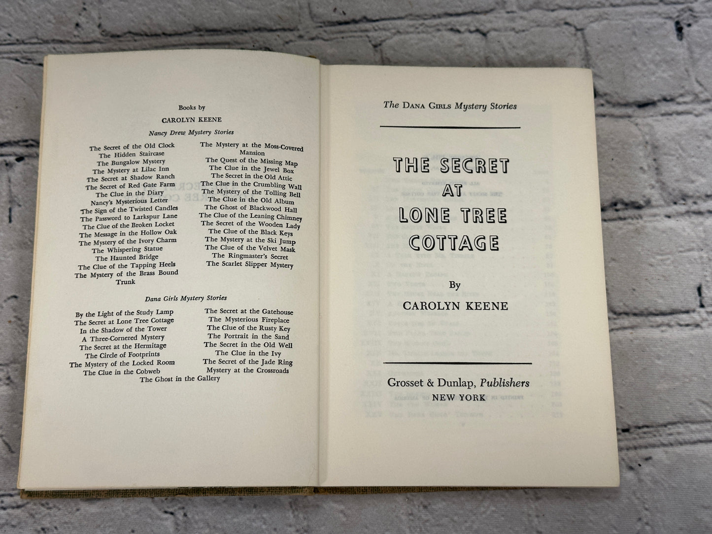 The Secret at Lone Tree Cottage, The Dana Girls Mystery..by Carolyn Keene [1934]