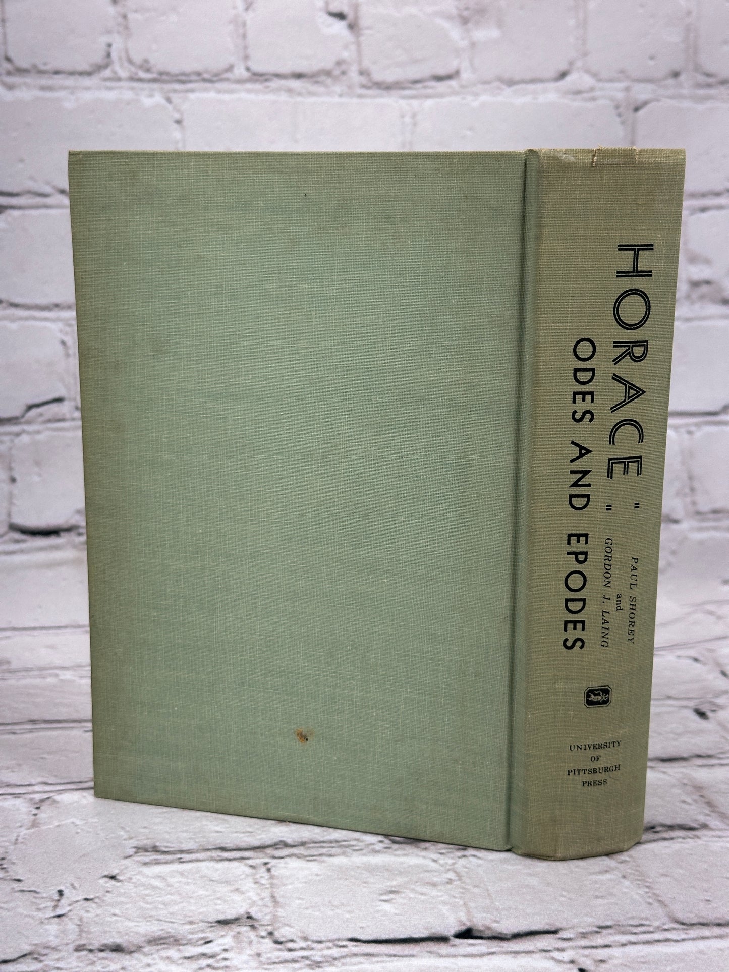 Horace Odes and Epodes [The Students' Series of Latin Classics · 1960]