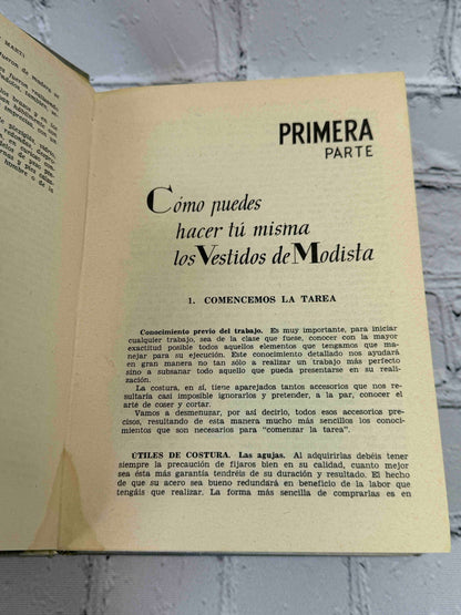 Enciclopedia del Corte y Confeccion by Ana-Maria Calera and Montserrat Marti, 1965 Gasso Hnos Hardcover - Primera Parte opening page
