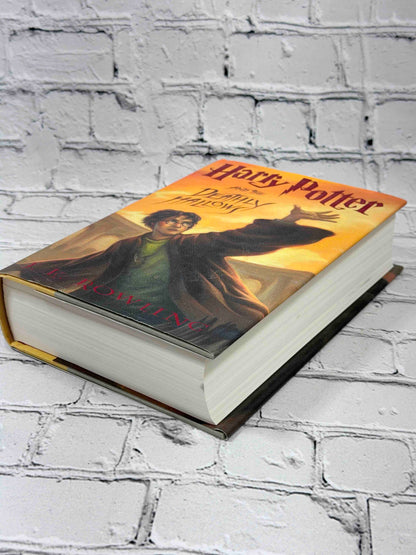 Harry Potter and the Deathly Hallows by J.K. Rowling, 2007 Scholastic Hardcover - page edges and jacket