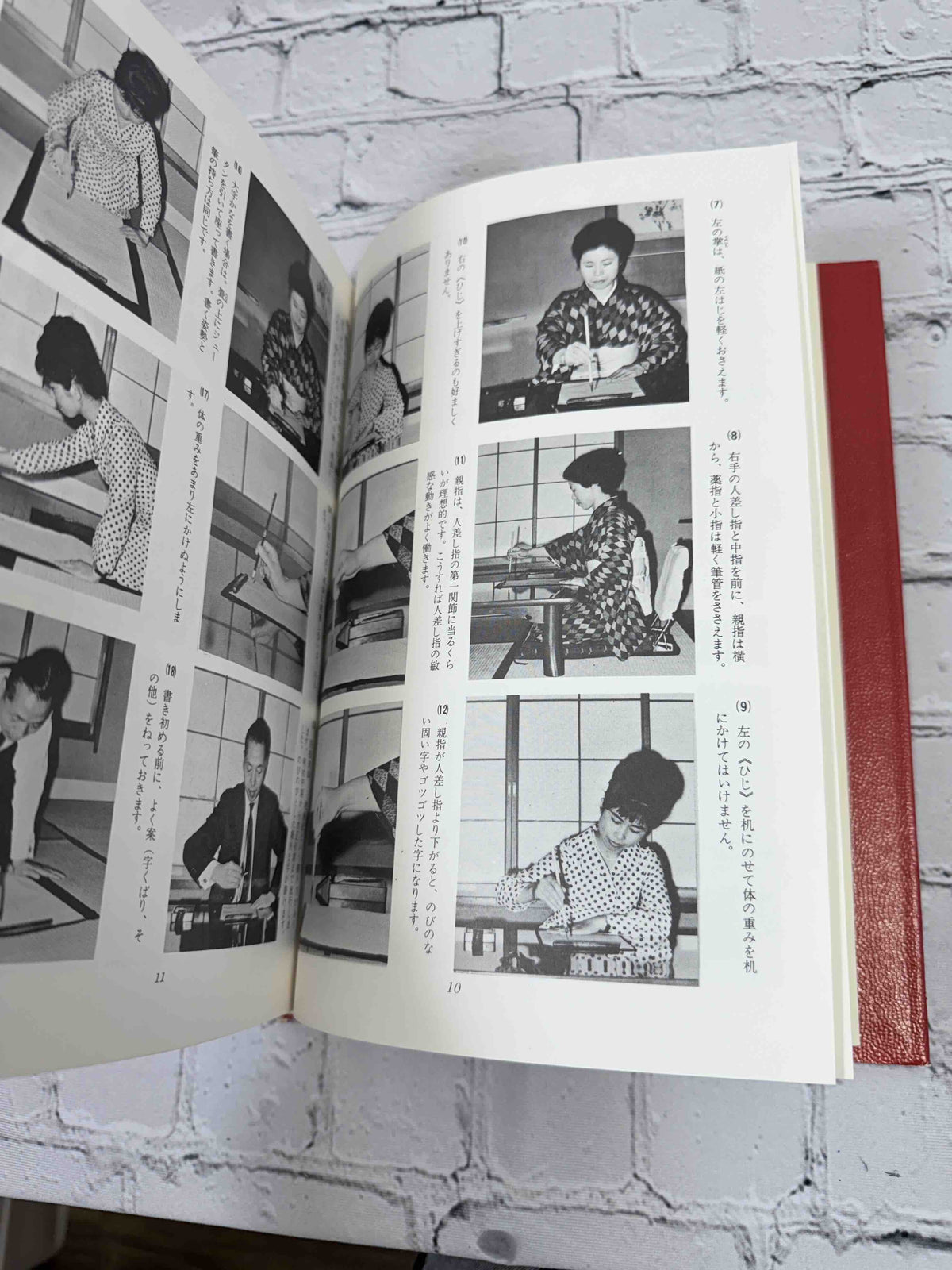 Shodo Nyumon Kyoshitsu Kana-hen by Takeda Etsudo, 1968 Bunkaido Hardcover - photographs of brush posture