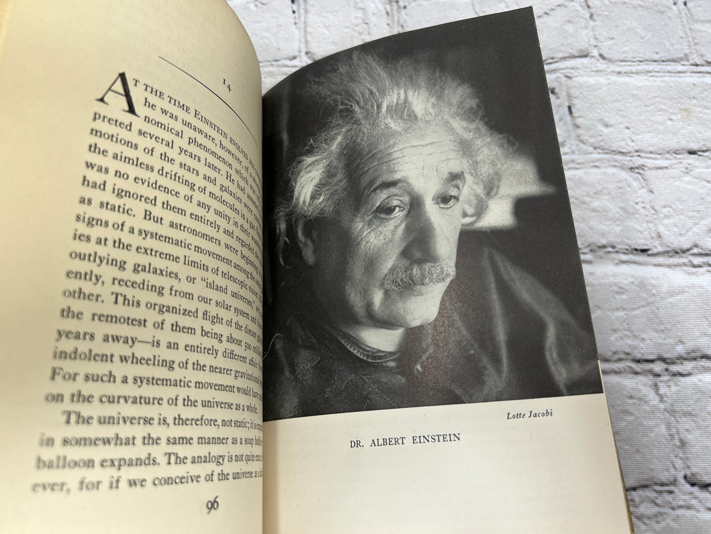 The Universe and Dr. Einstein [1st Printing · Lincoln Barnett]