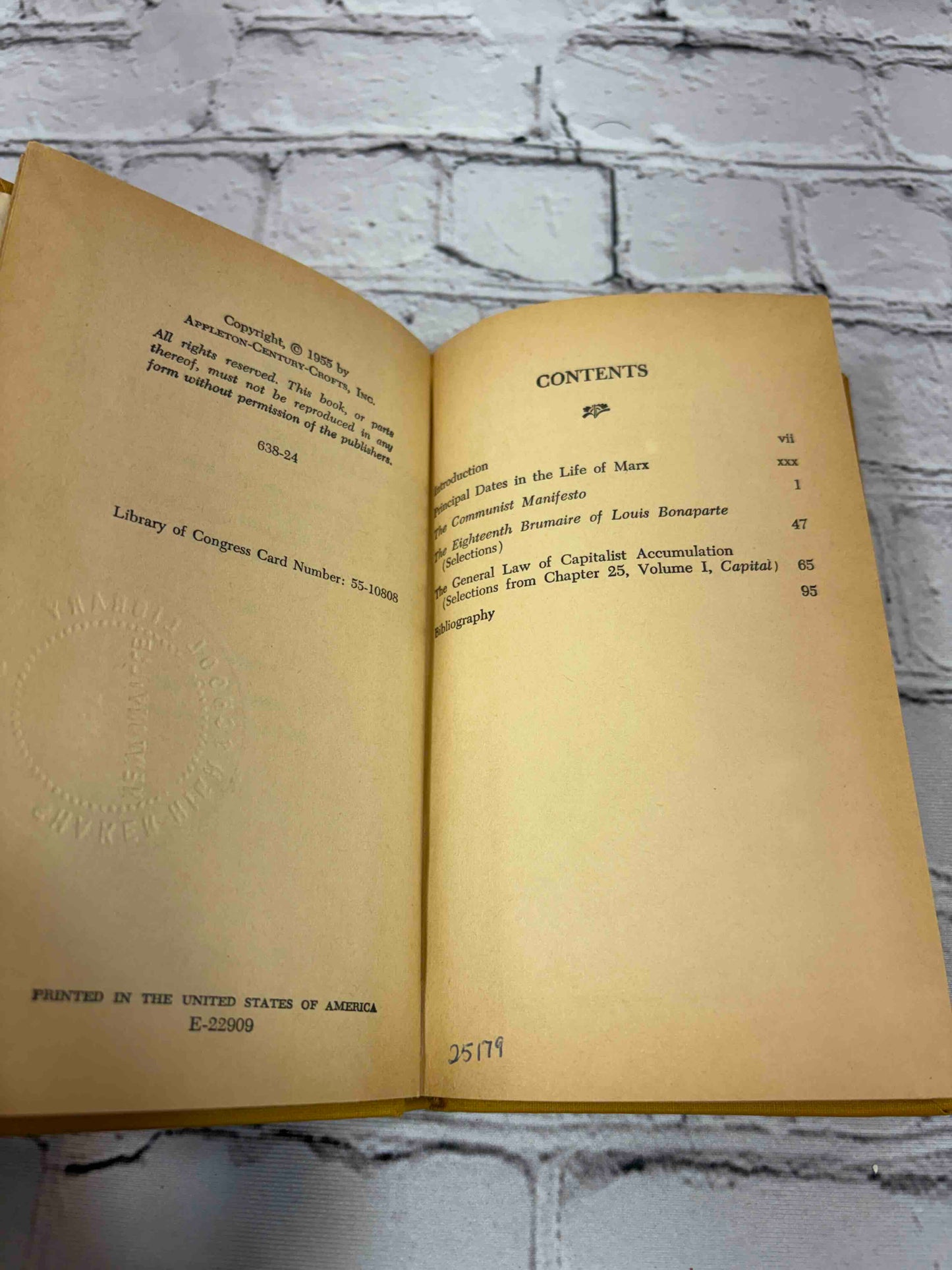 The Communist Manifesto with Selections from the Eighteenth Brumaire of Louis Bonaparte and Capital