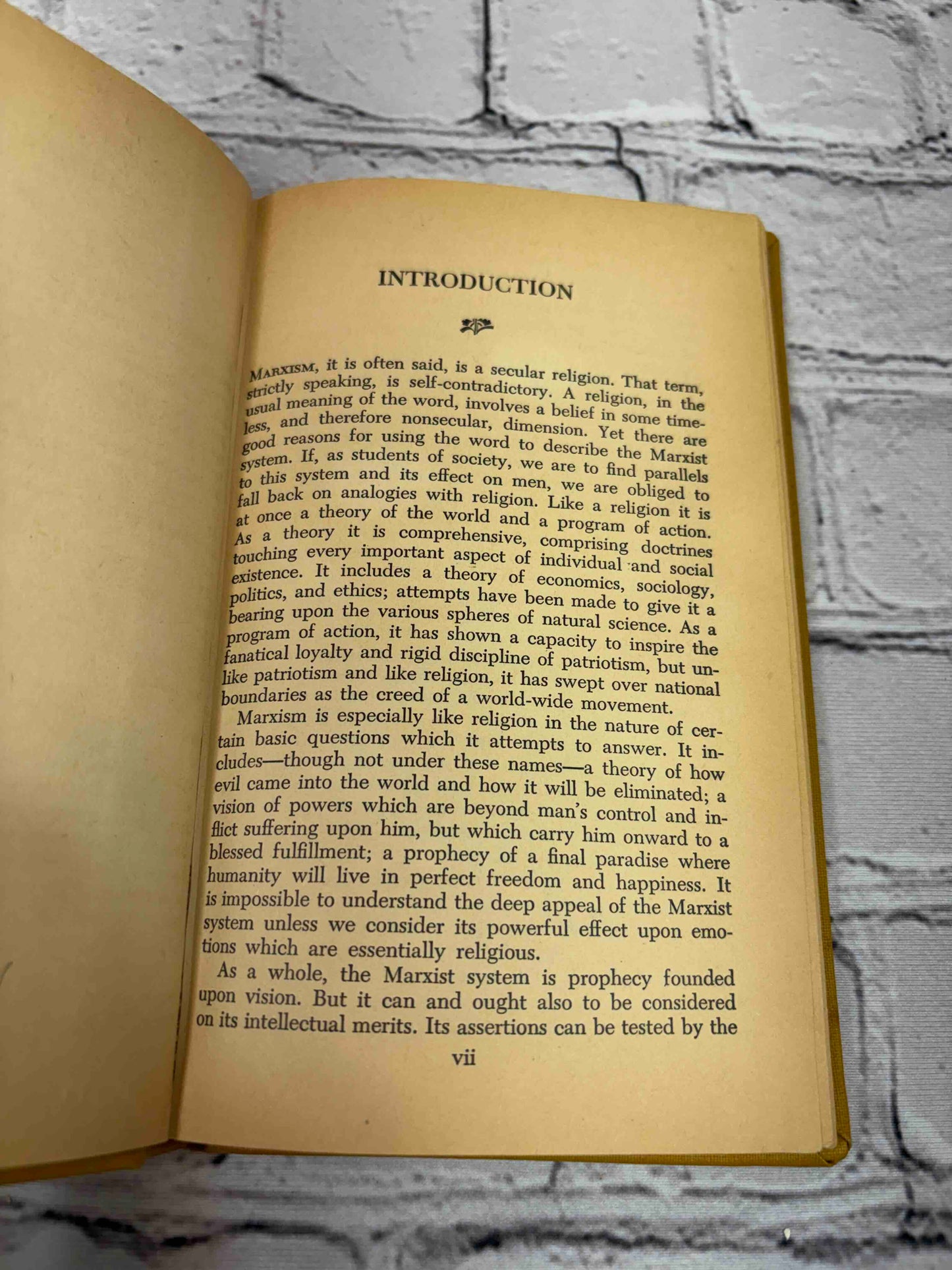 The Communist Manifesto with Selections from the Eighteenth Brumaire of Louis Bonaparte and Capital