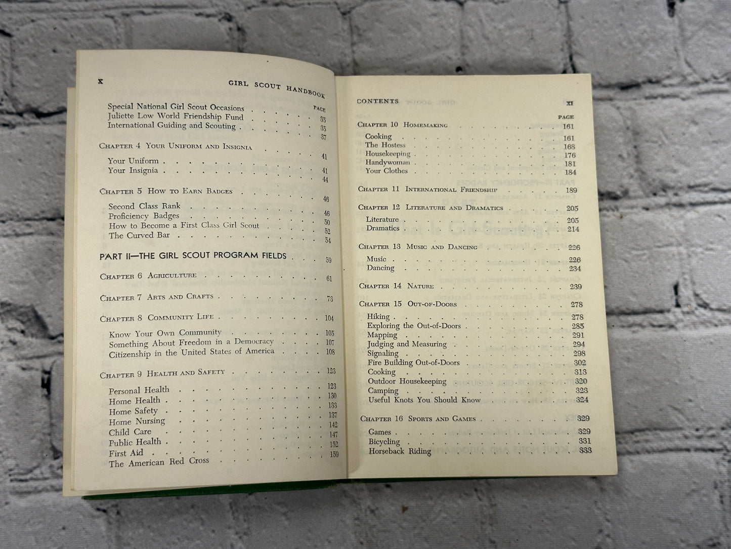 Girl Scout Handbook: Intermediate Program[1947 · New Edition · First Impression]