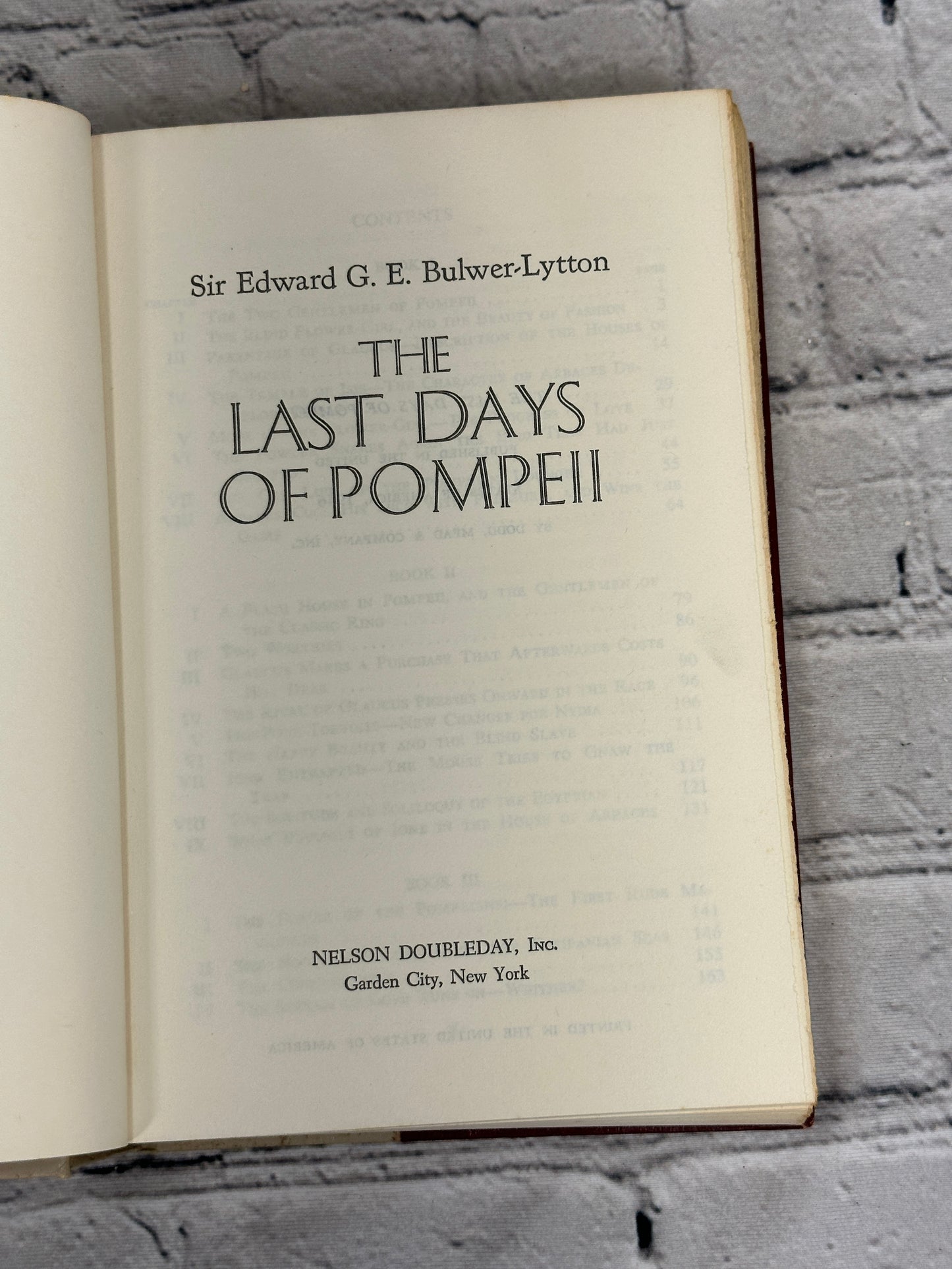 The Last Days of Pompeii by Sir Edward Bulwer-Lytton [1946]