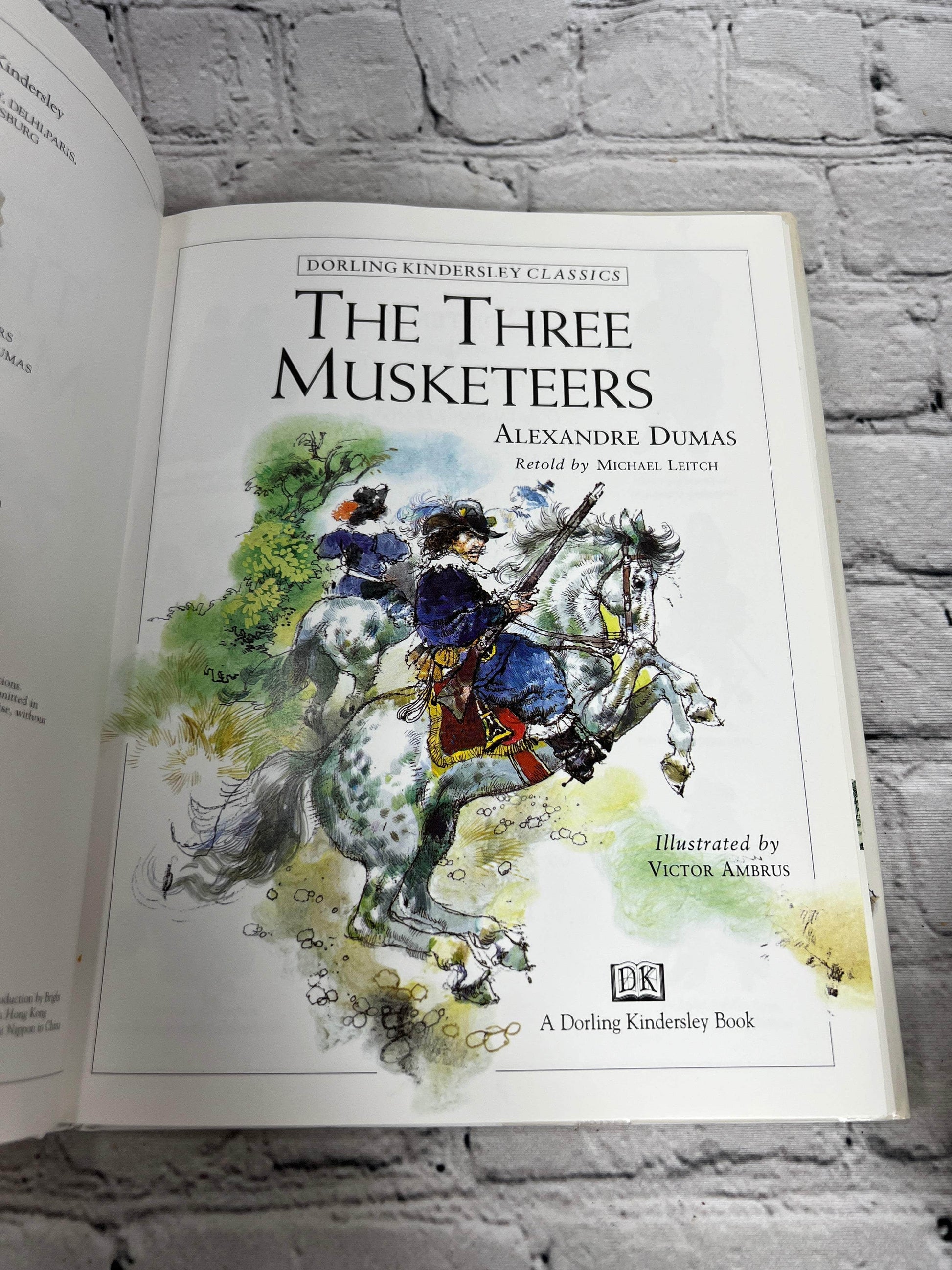 Flipped Pages Dorling Kindersley Classics: The Three Musketeers [1st Ed. · 2000]