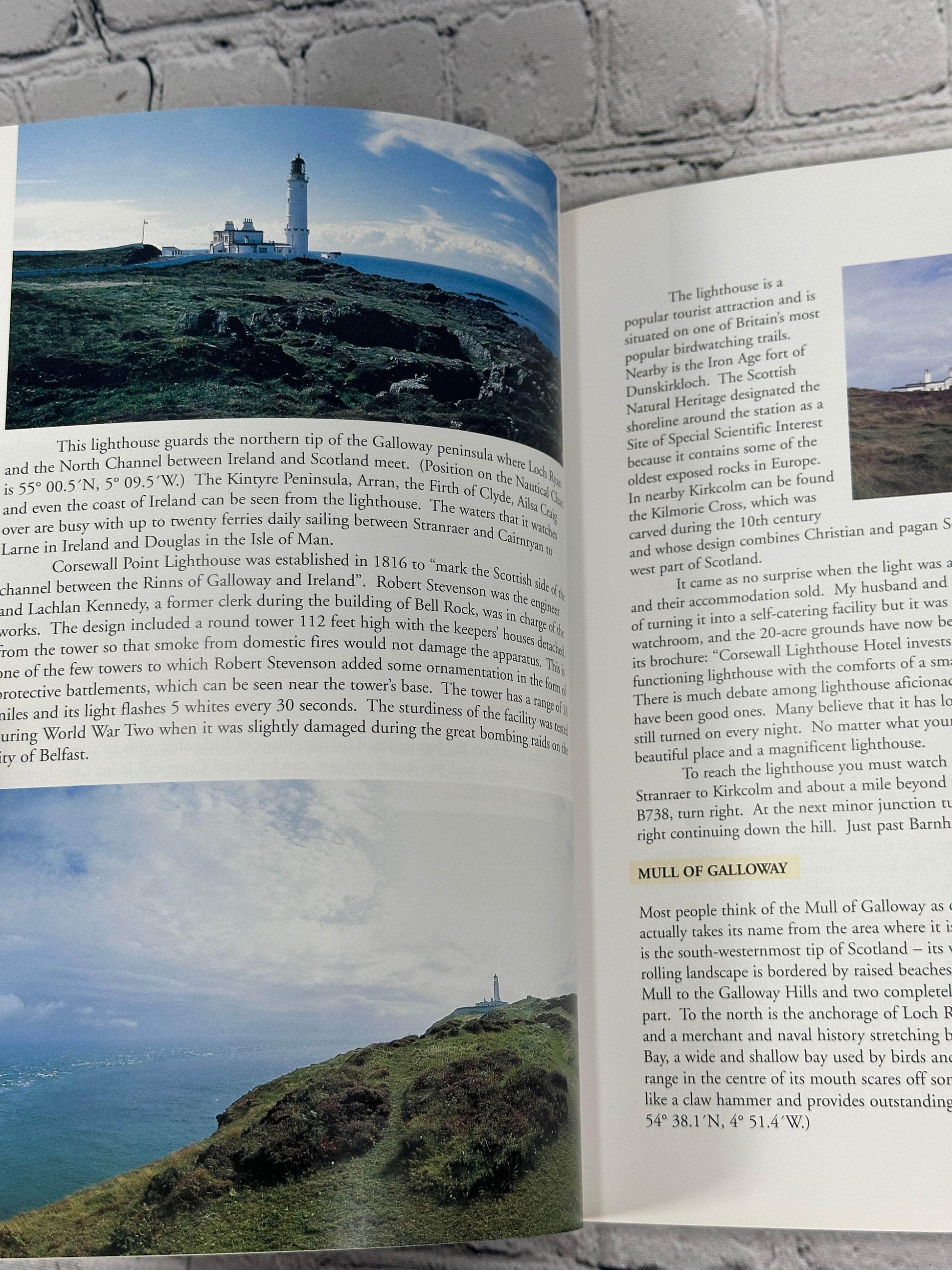 Flipped Pages Scottish Lighthouses By Sharma Krauskopf [1st Ed · 2001]