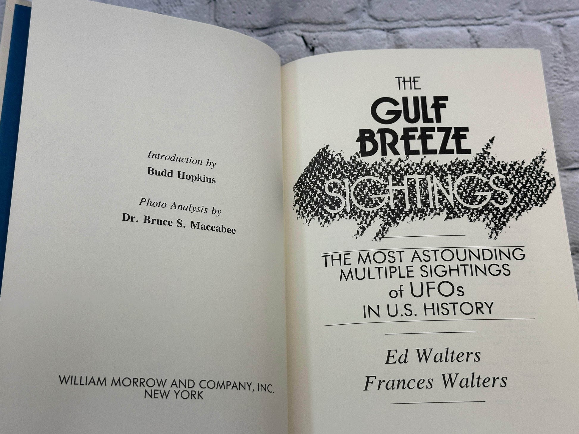 Flipped Pages The Gulf Breeze Sightings By Ed Walters & Frances Walters [1990 · First Edition]