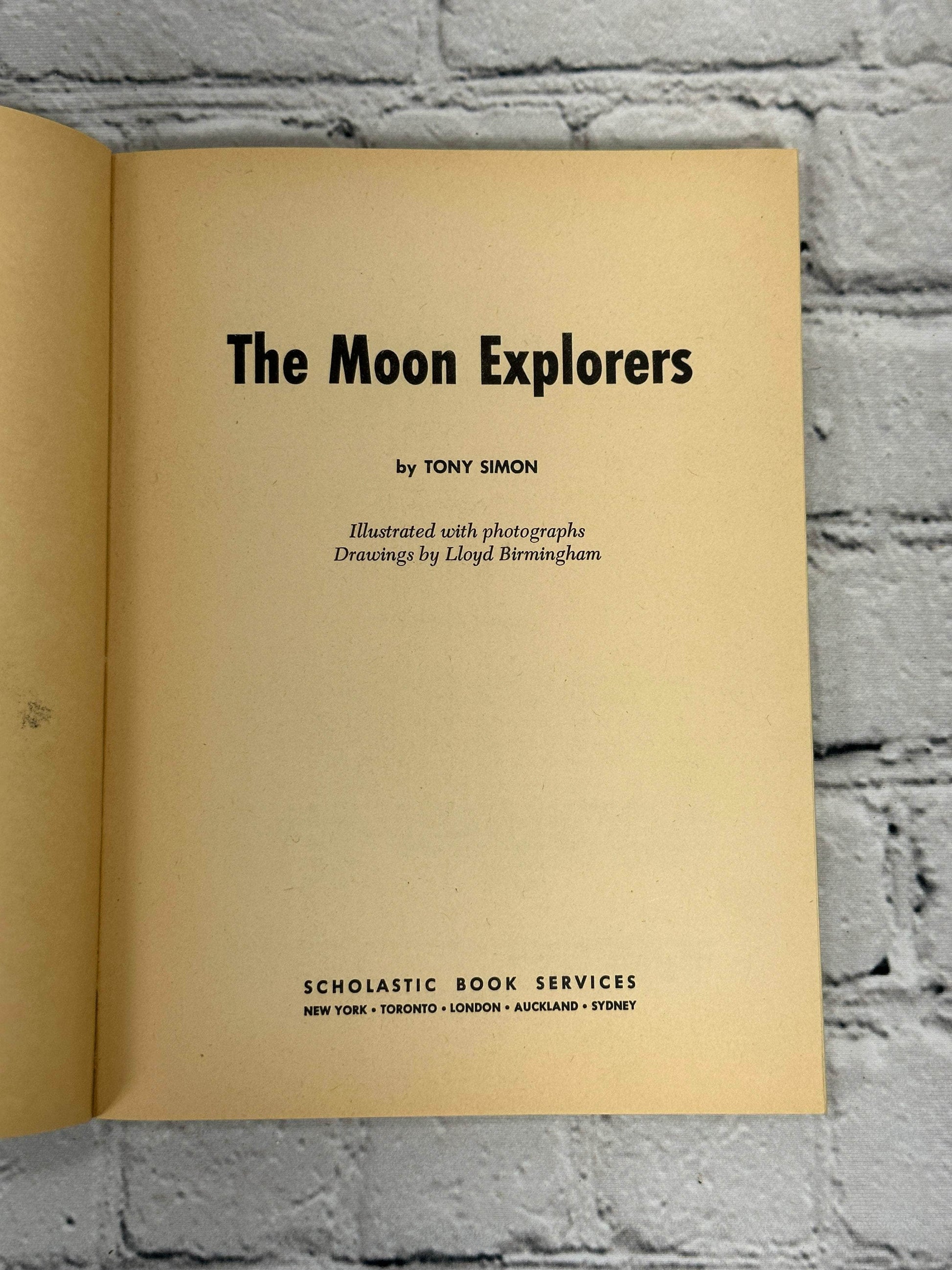 Flipped Pages The Moon Explorers by Tony Simon [1970 · 3rd Print]