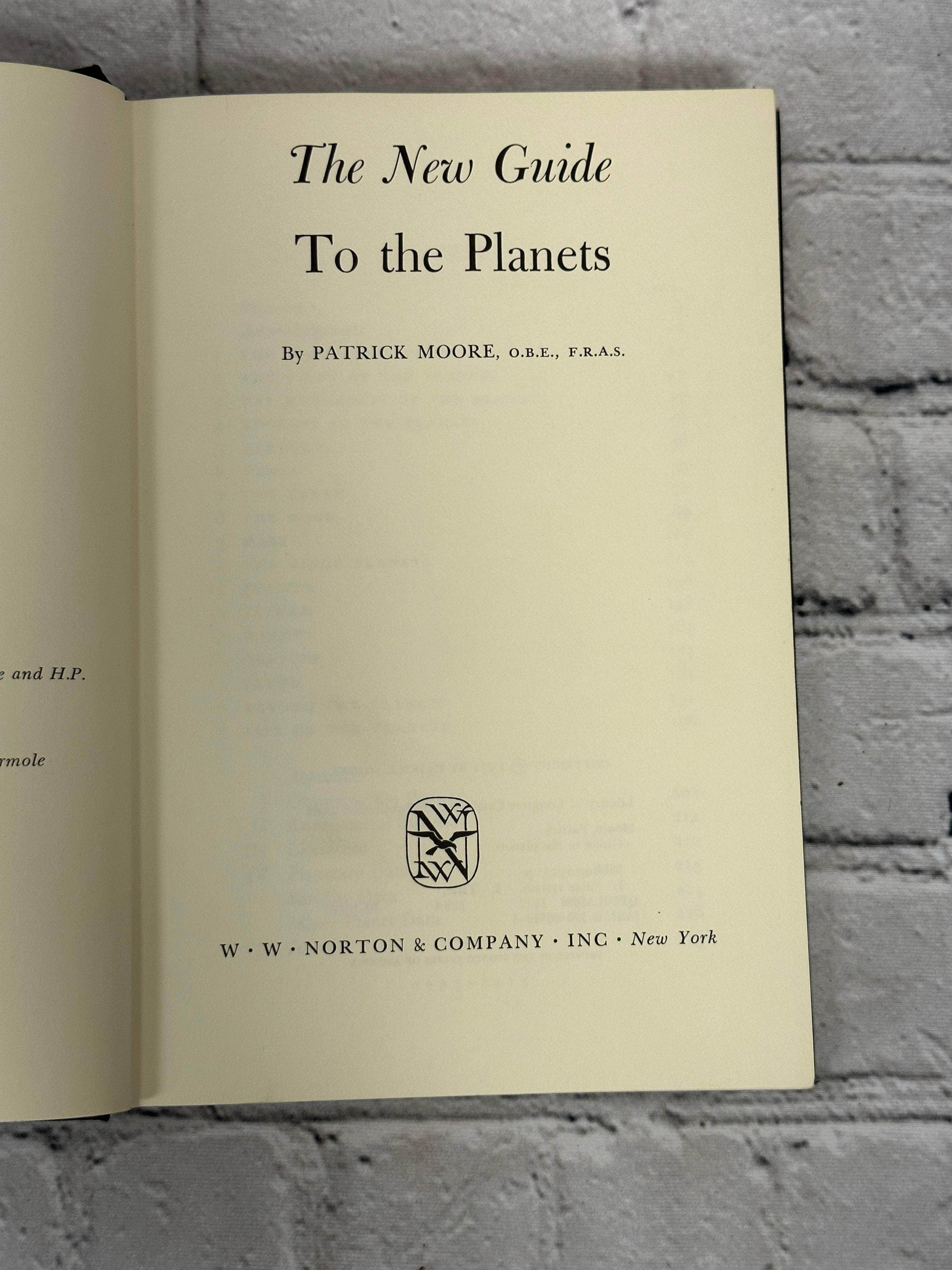 Flipped Pages The New Guide to the Planets by Patrick Moore [1971 · Second Printing]