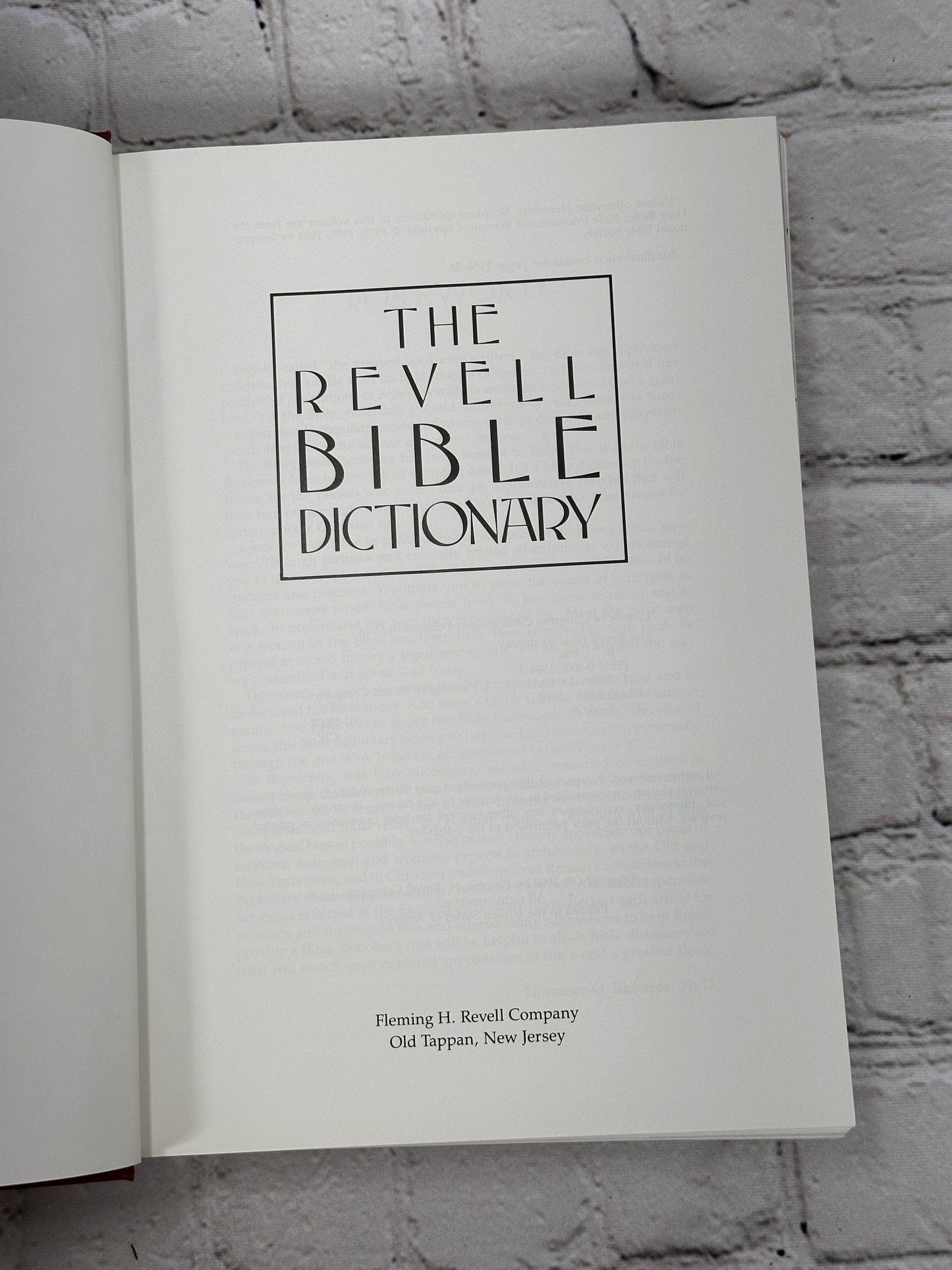 Flipped Pages The Revell Bible Dictionary [Deluxe Color Edition · 1990]