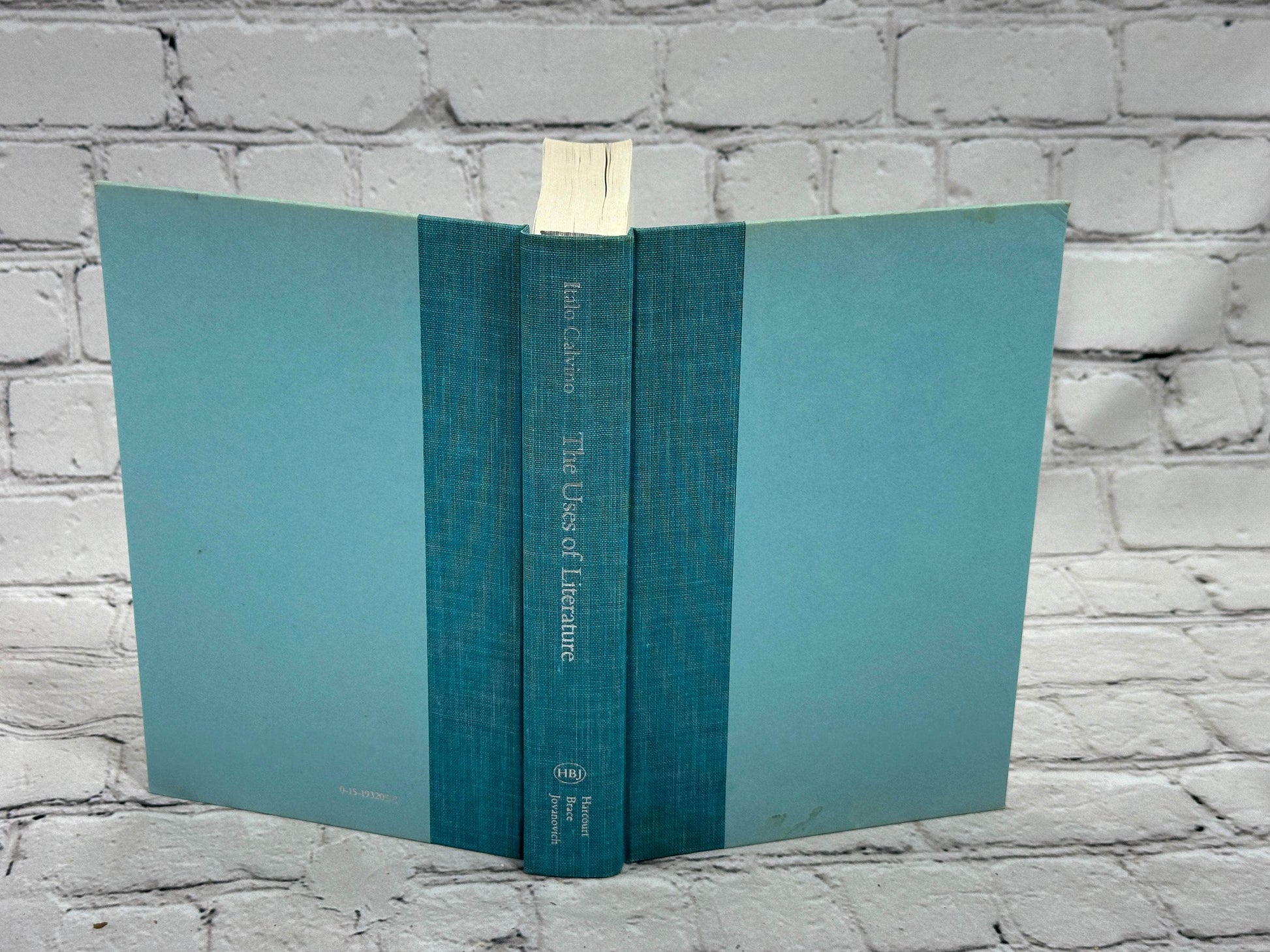 Flipped Pages The Uses of Literature: Essays by Italo Calvino [1st U.S Ed. · 1st Print · 1986]