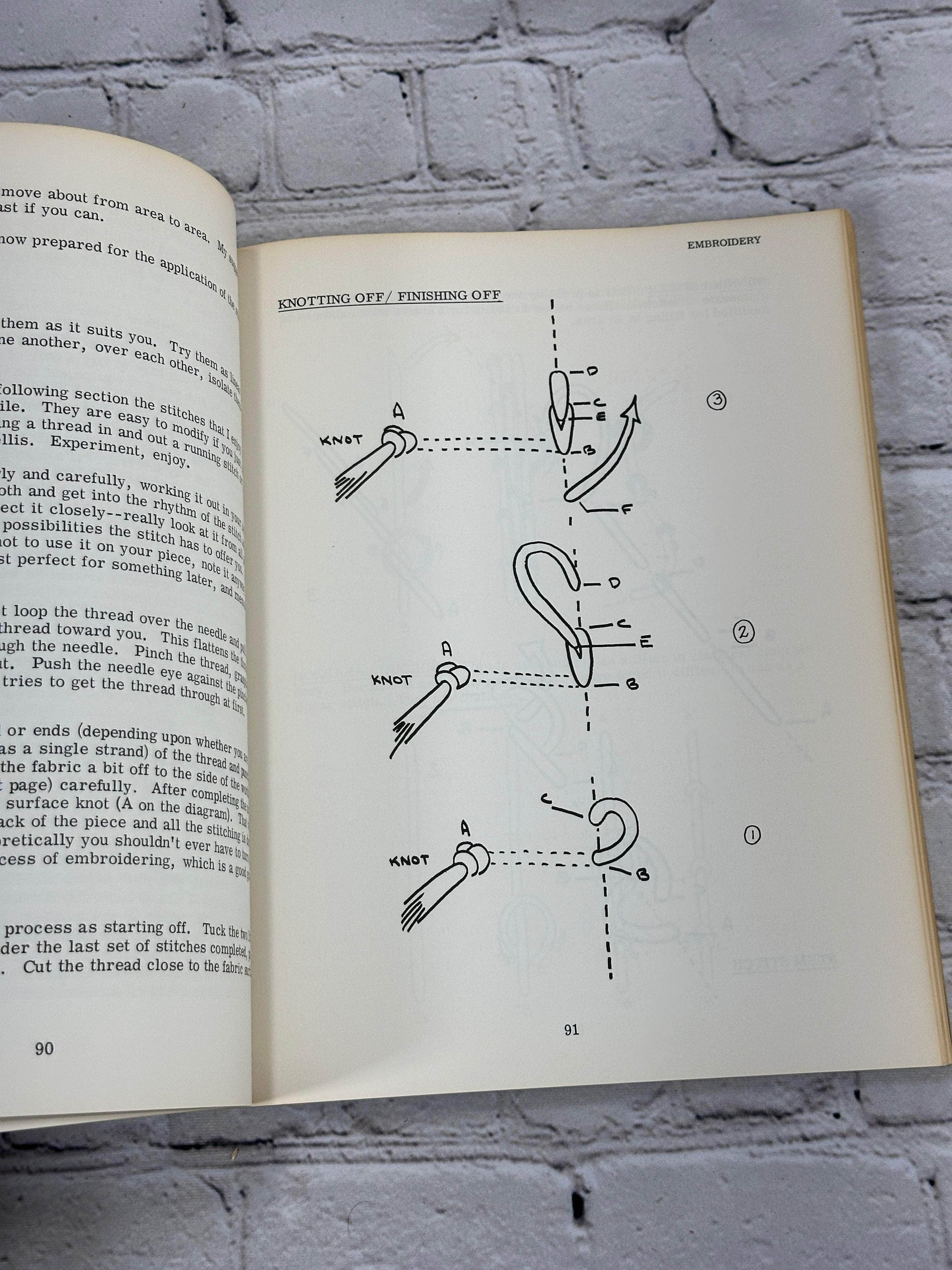 Flipped Pages Woodstock Craftsman's Manual By Jean Young [1st Edition · 1972]