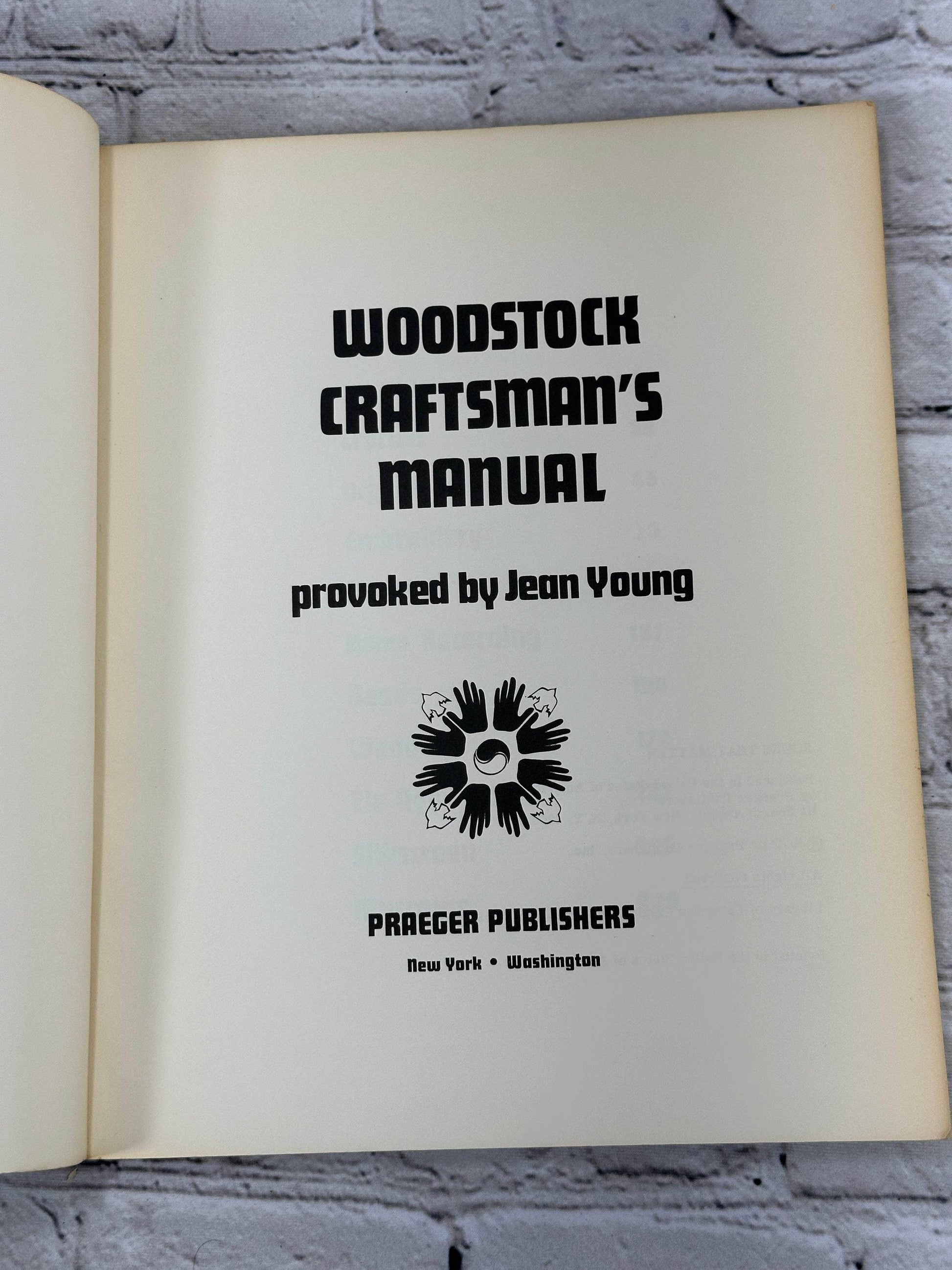 Flipped Pages Woodstock Craftsman's Manual By Jean Young [1st Edition · 1972]