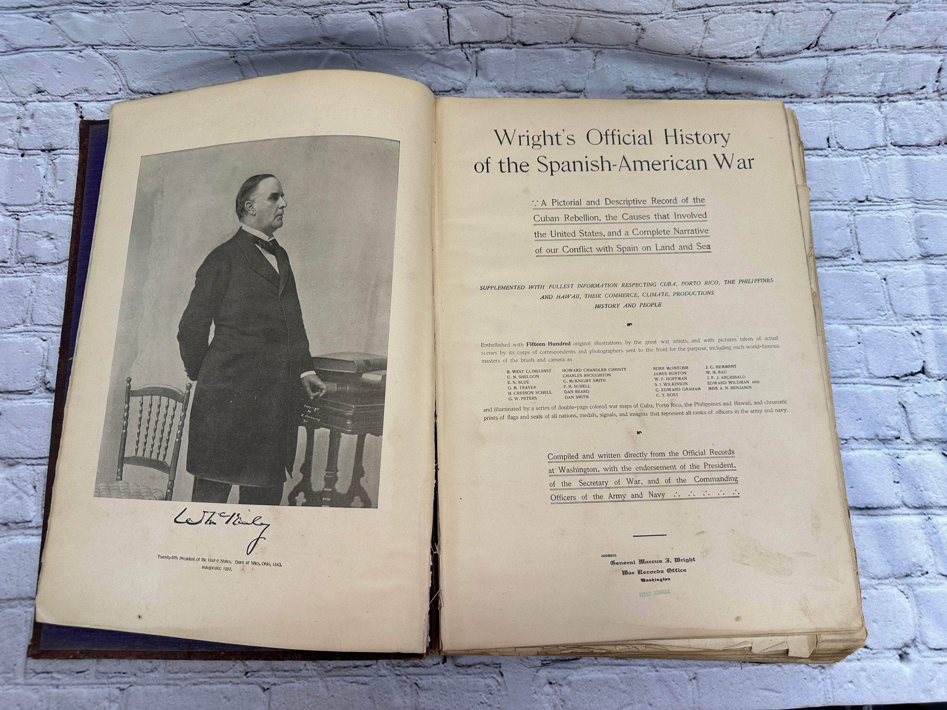 Flipped Pages Wright's Official History of the Spanish American War by General Wright [1900]