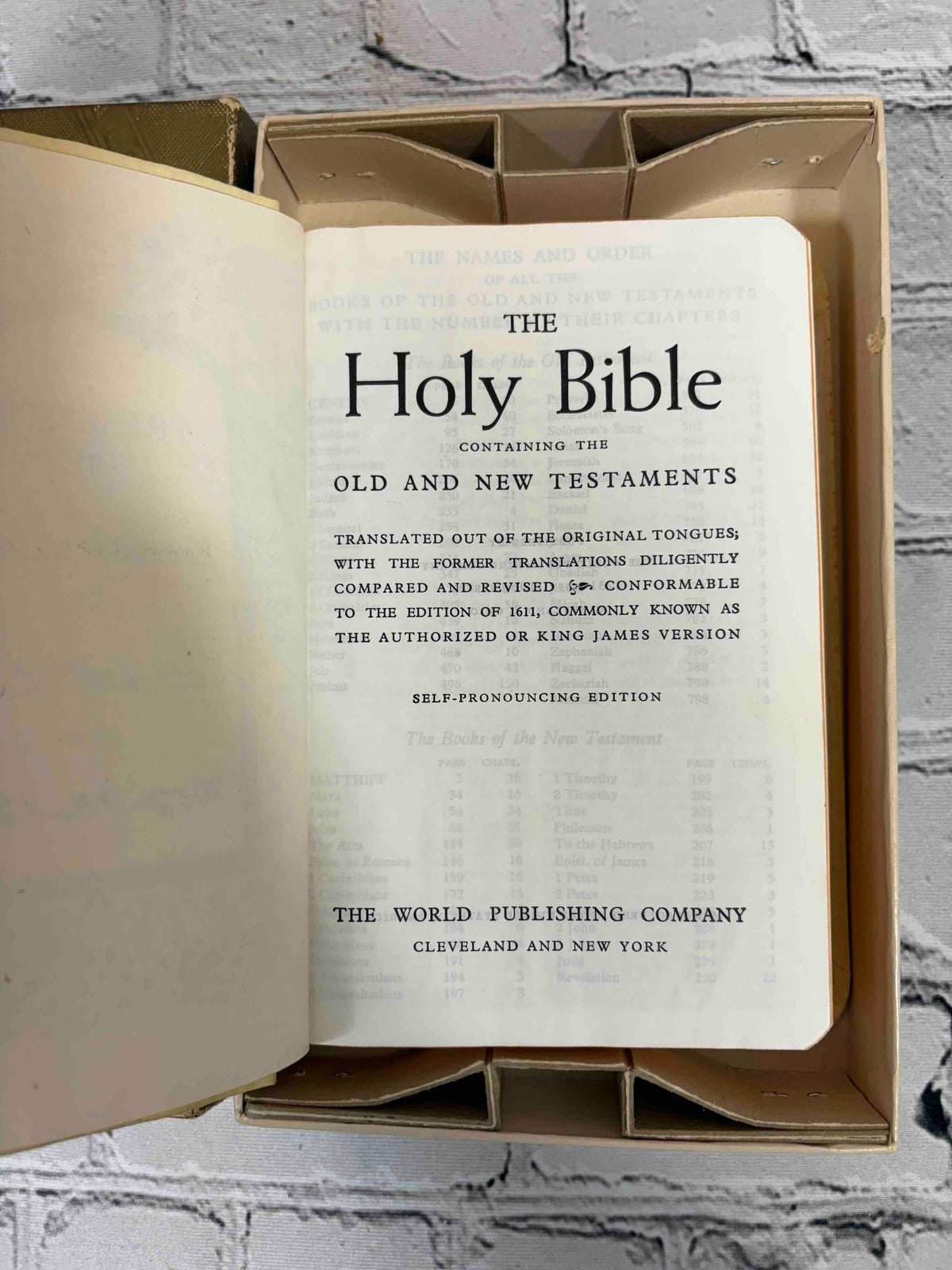 Holy Bible Illustrated (World Young Folks' Text No. 606), The World Publishing Company hardcover - title page